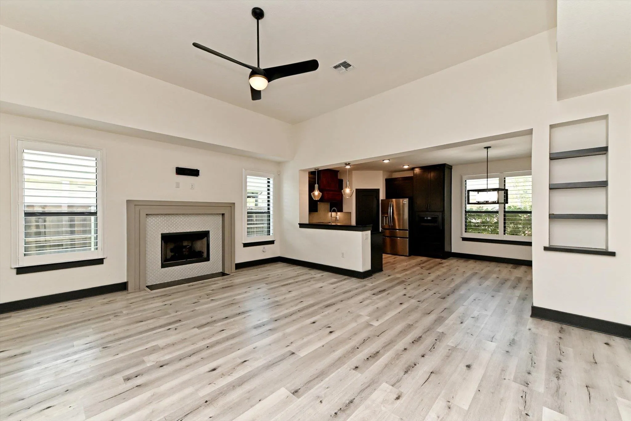 Photo 4 of 100 DAX DR