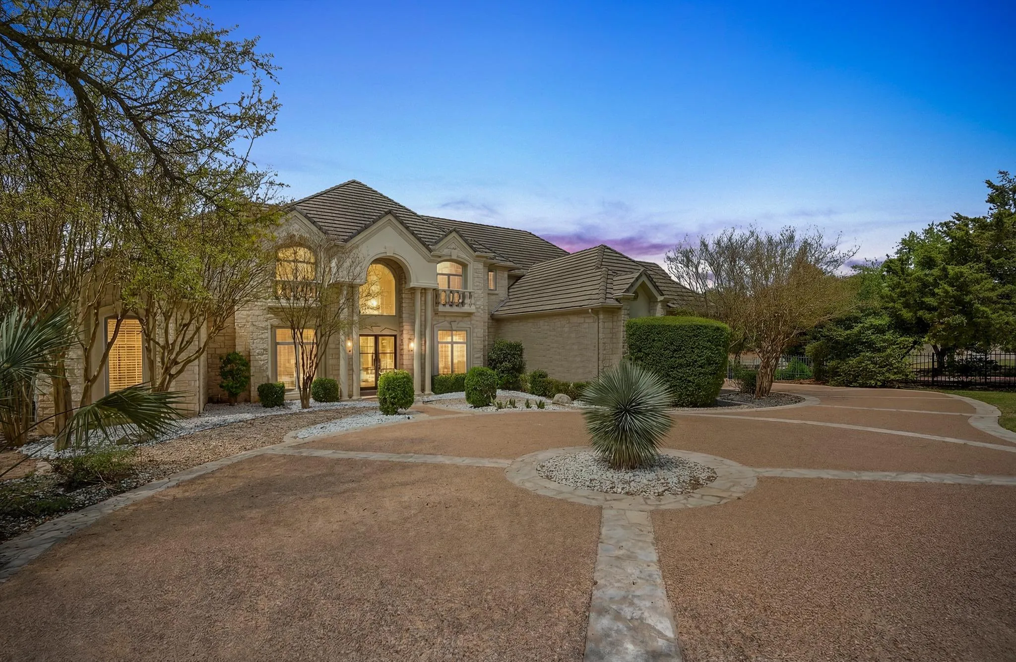 Photo 2 of 8513 CHALK KNOLL DR