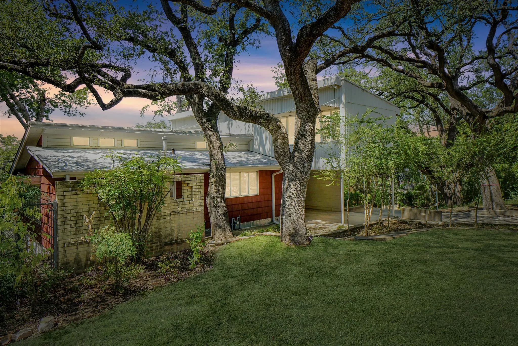 Photo 3 of 1806 ALTA VISTA AVE