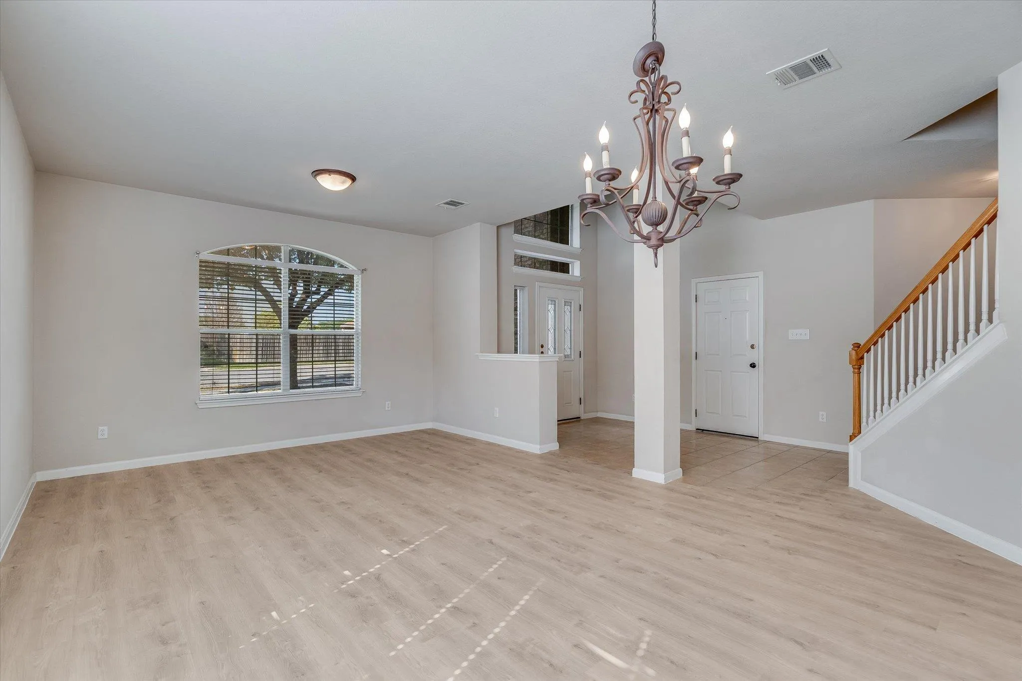 Photo 5 of 4029 LAKE EDGE WAY