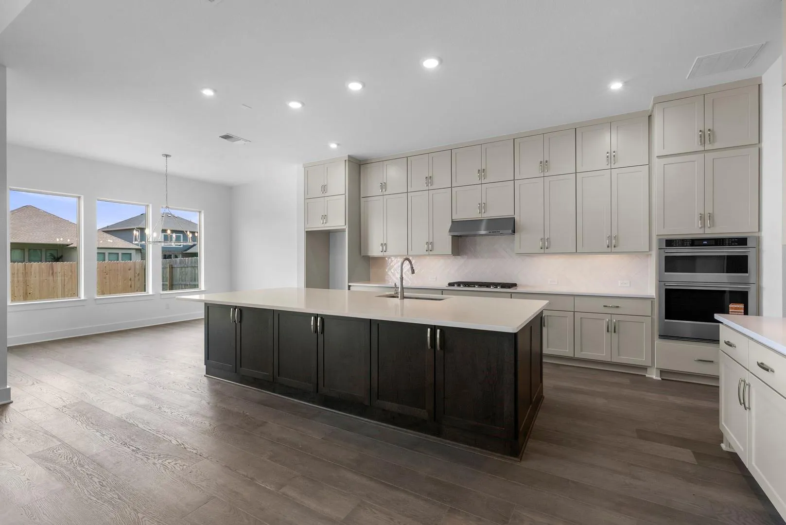 Photo 5 of 204 MATON WAY