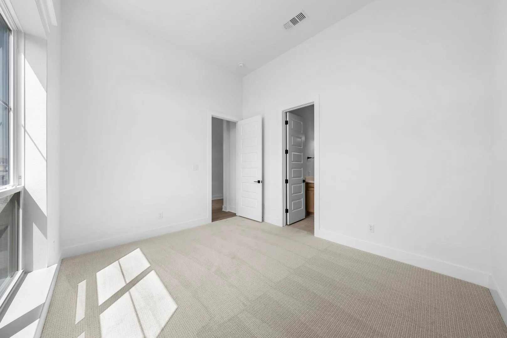 Photo 5 of 221 MATON WAY