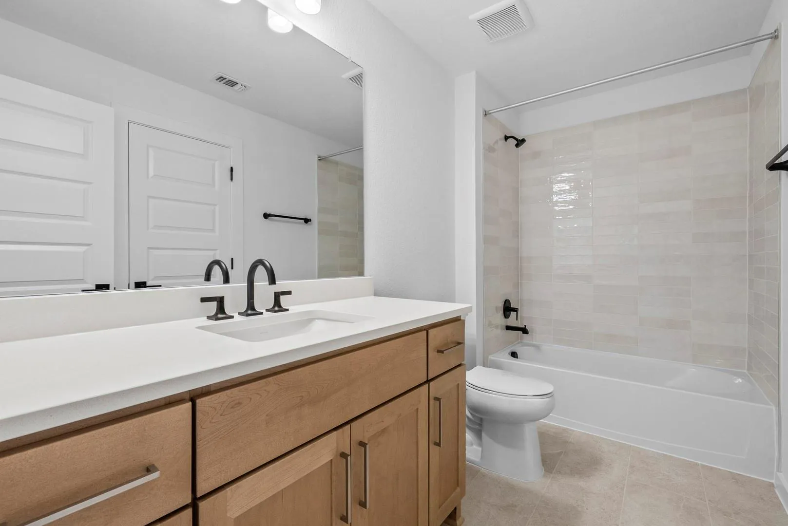 Photo 4 of 221 MATON WAY