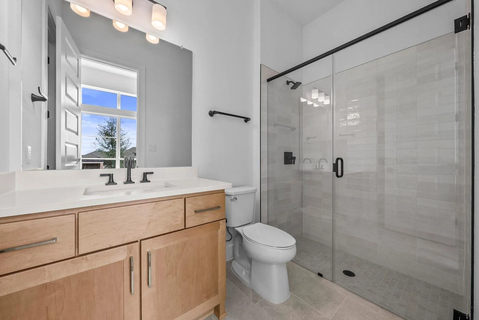 Photo 3 of 221 MATON WAY