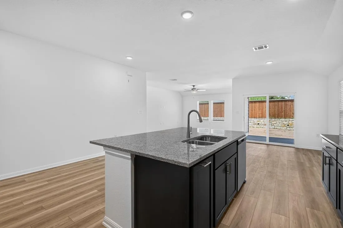 Photo 4 of 1212 CRUMPTON DR