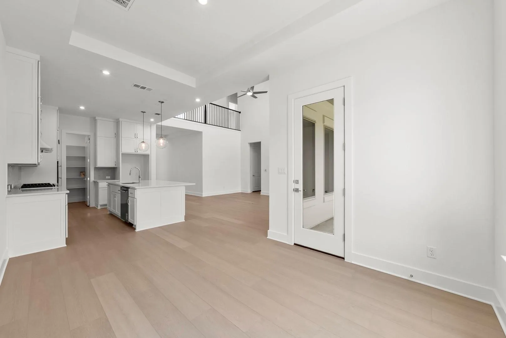 Photo 4 of 153 BURKE ST