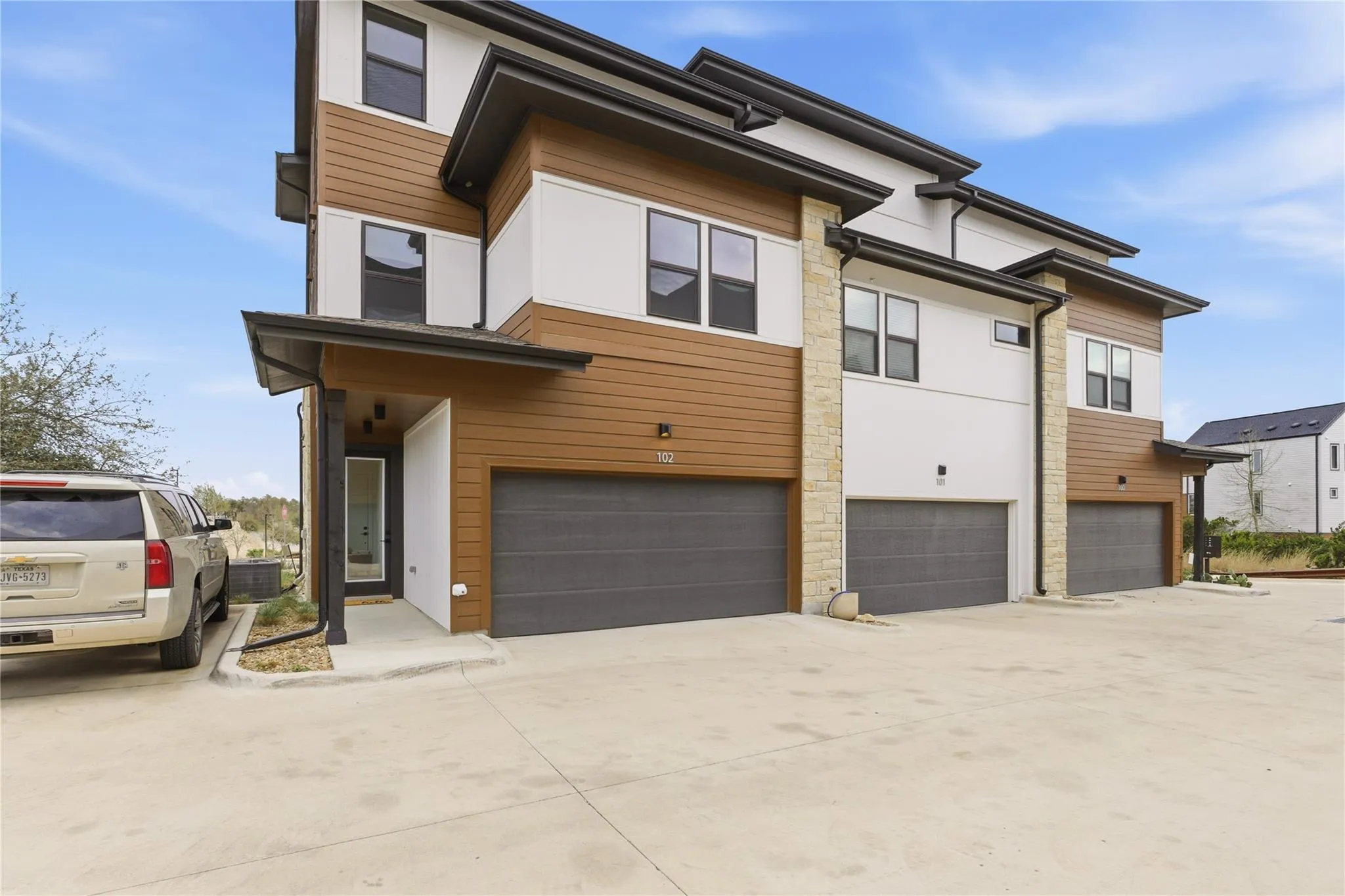 Photo 2 of 315 HOLTON DR #102