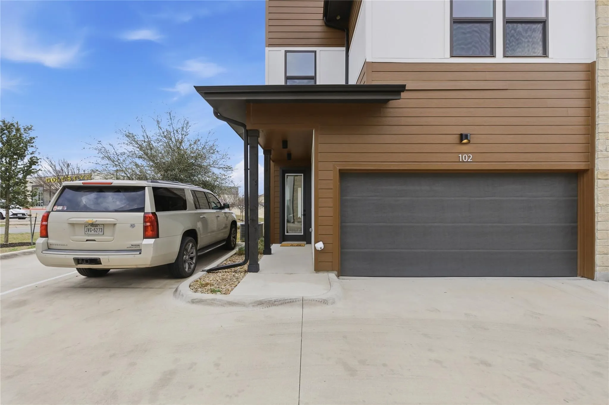 Photo 3 of 315 HOLTON DR #102