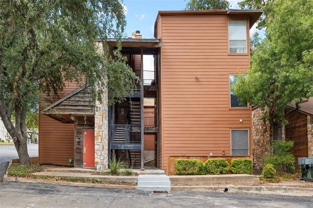 Photo of 6903 DEATONHILL DR #2, Austin, TX, 78745
