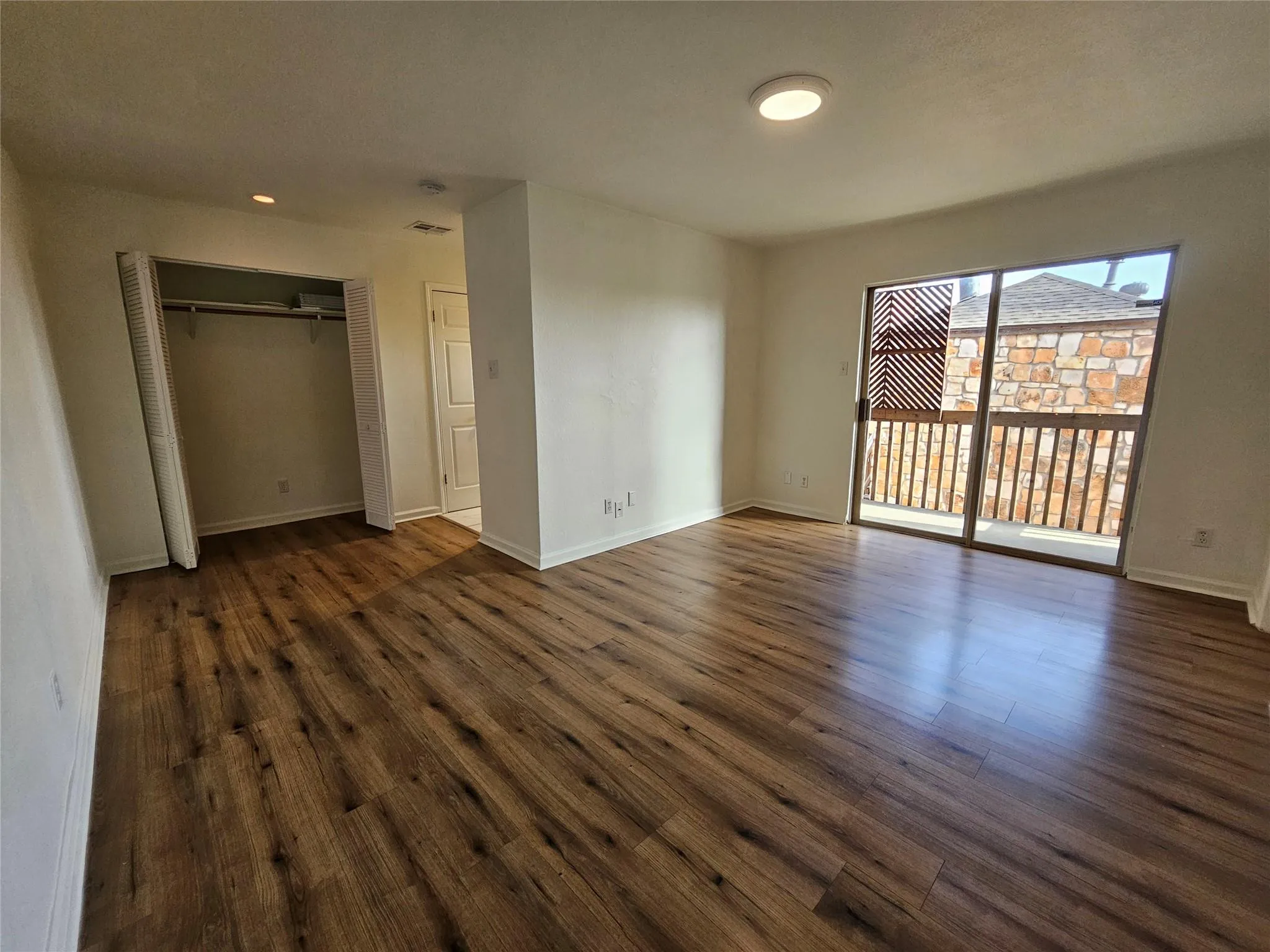 Photo 3 of 6903 DEATONHILL DR #2