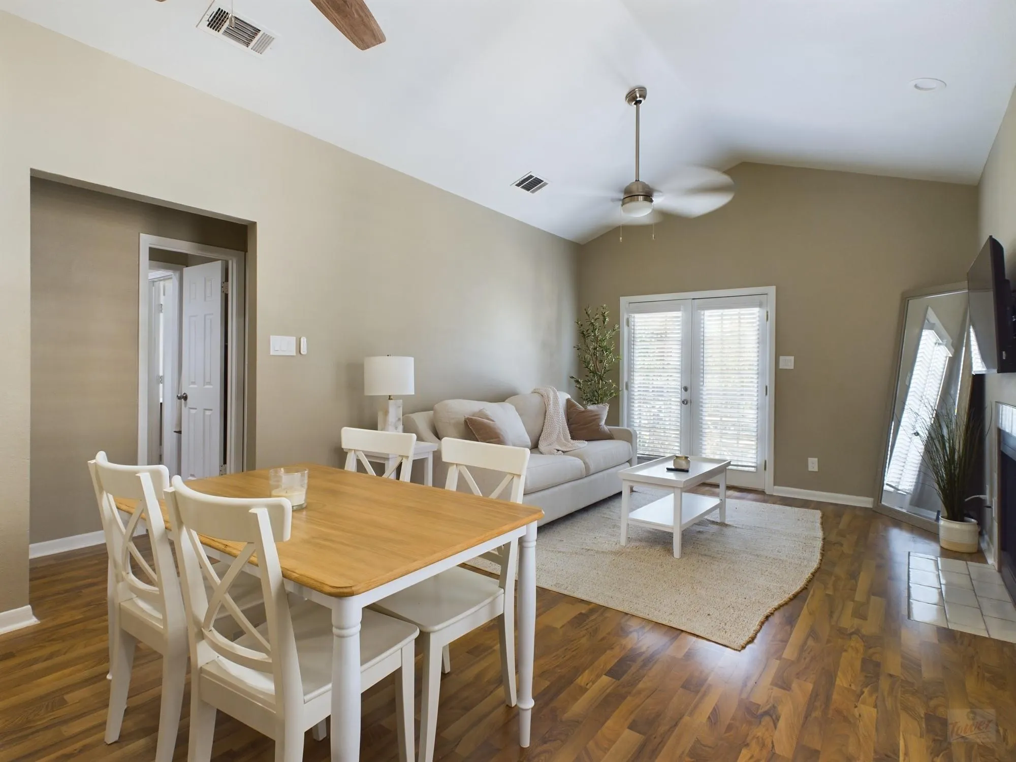 Photo 2 of 711 W 21ST ST #304