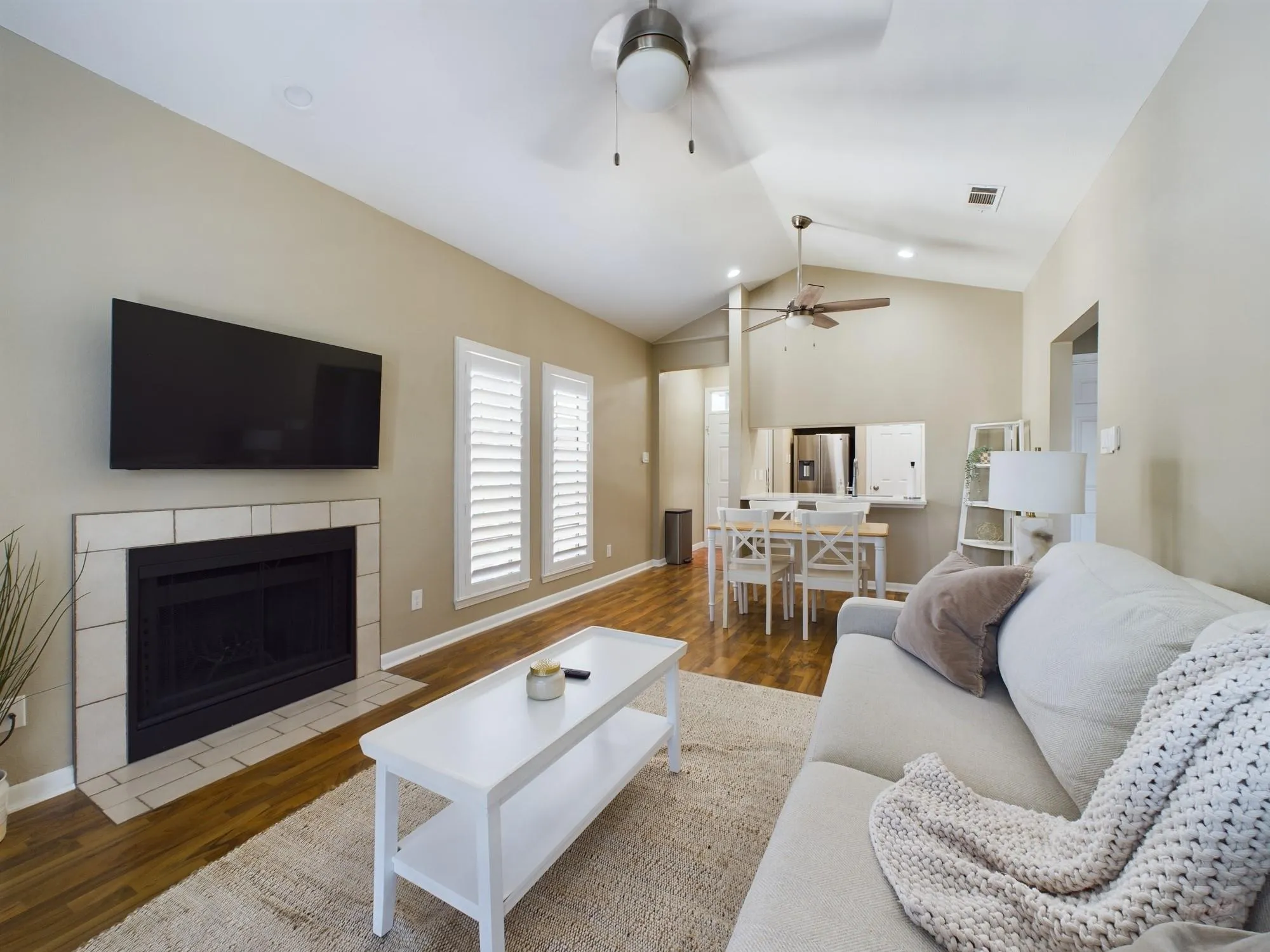 Photo 3 of 711 W 21ST ST #304