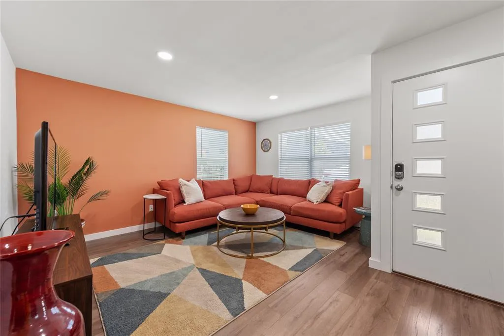 Photo 5 of 6409 BURNS ST #107