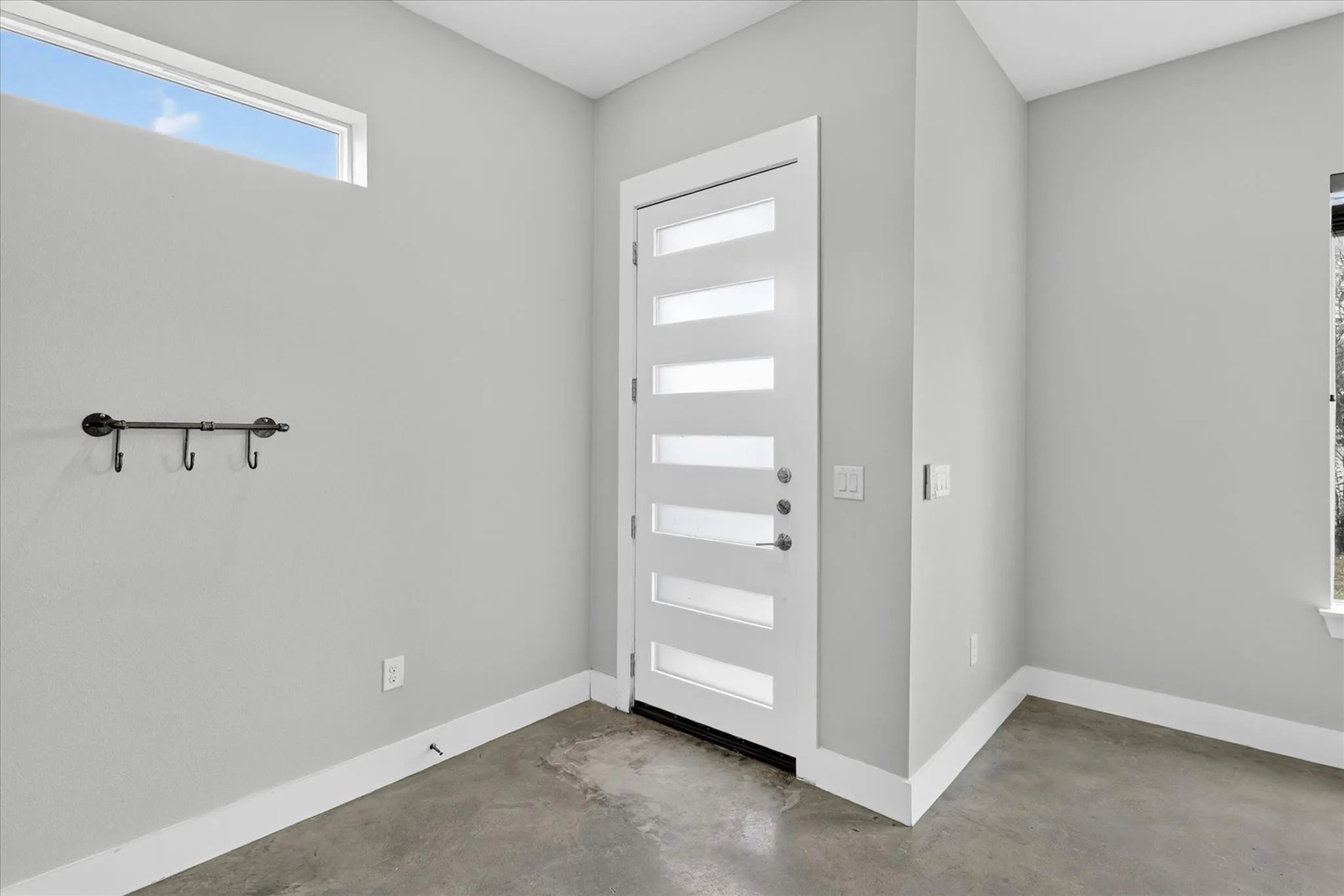 Photo 4 of 4707 LESLIE AVE #A