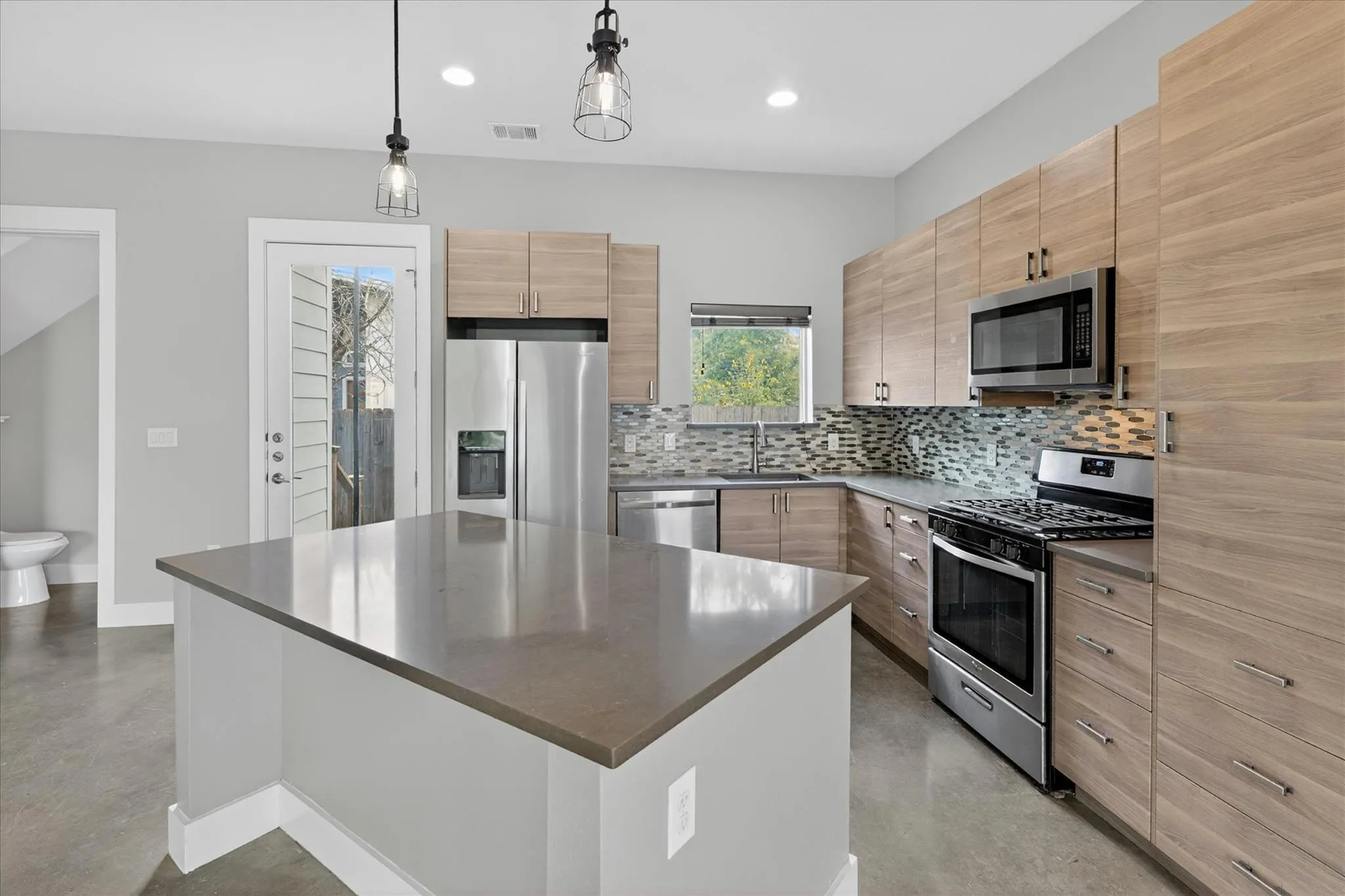 Photo 5 of 4707 LESLIE AVE #A