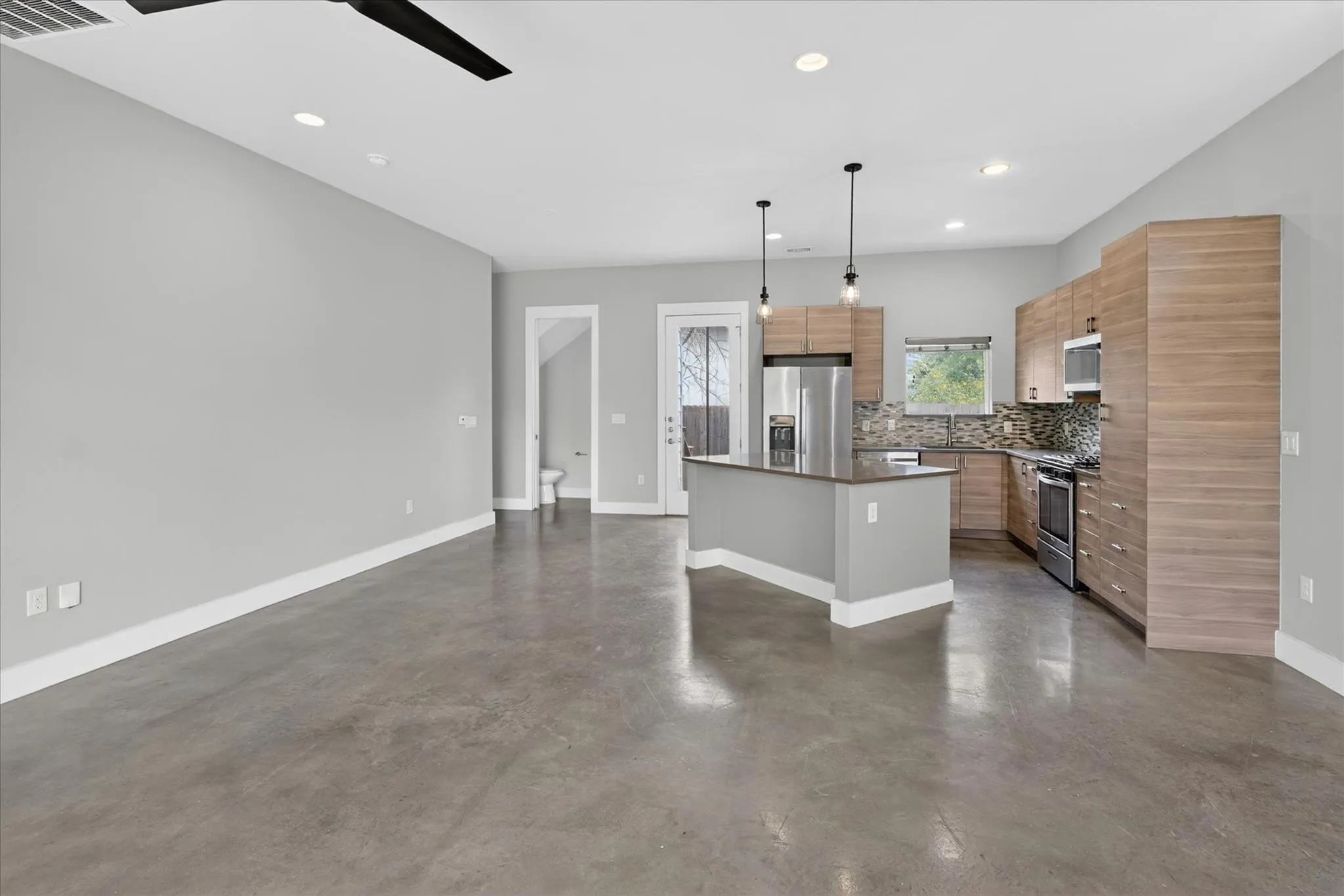 Photo 3 of 4707 LESLIE AVE #A