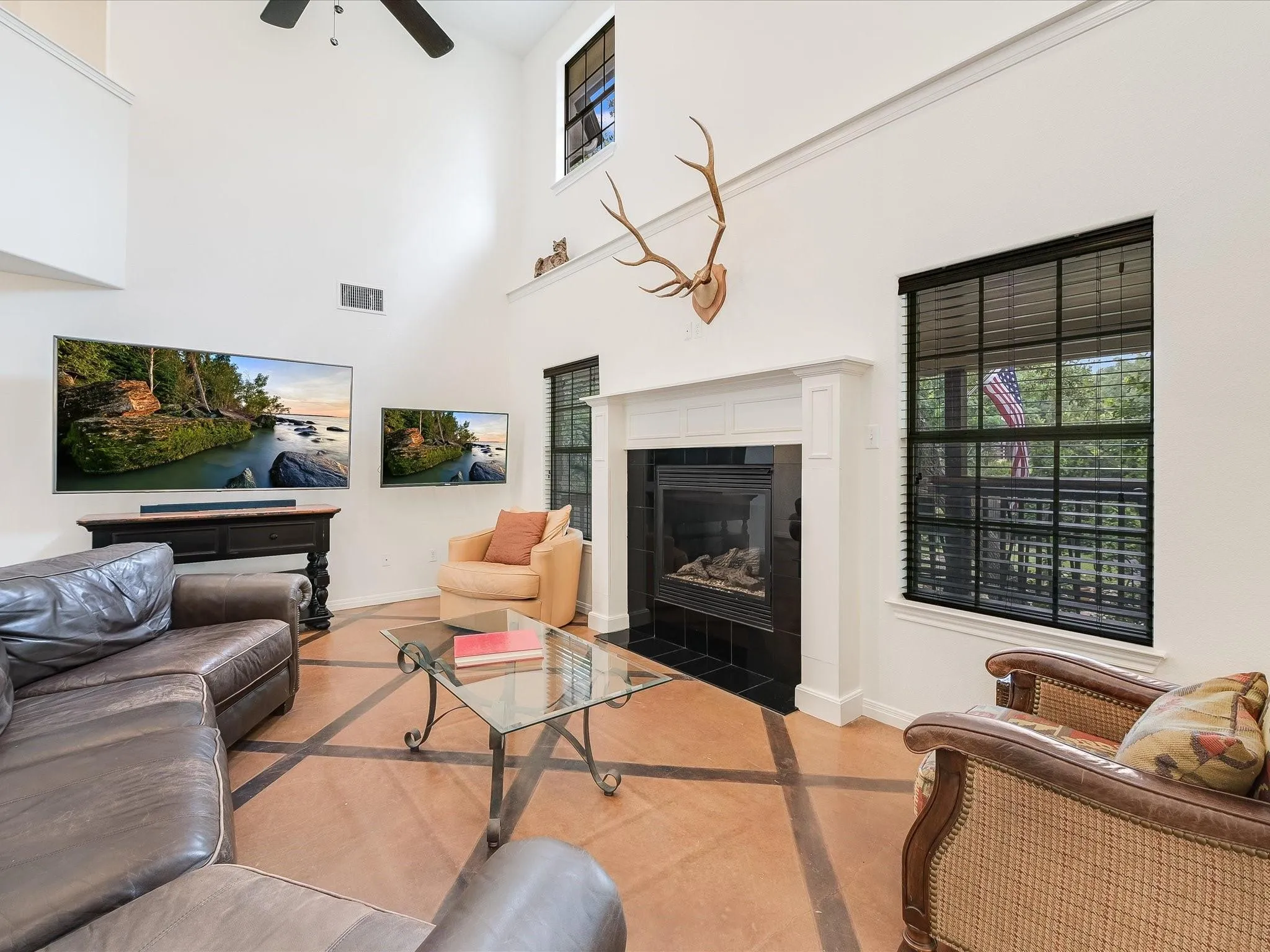 Photo 3 of 15214 NIGHTINGALE LN