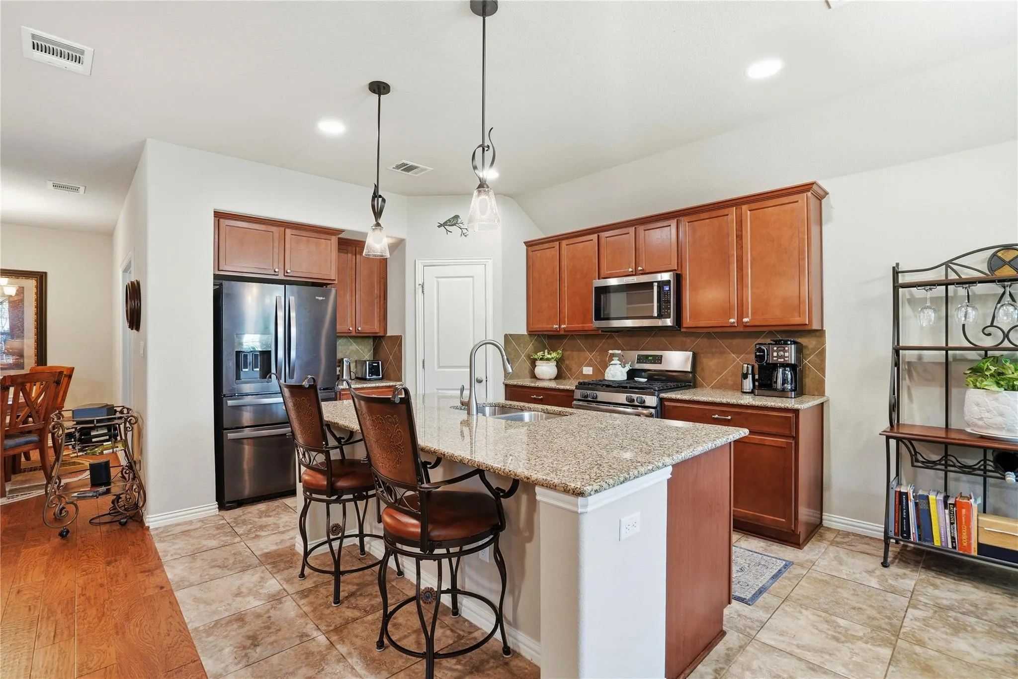 Photo 5 of 4134 KINGSLEY AVE
