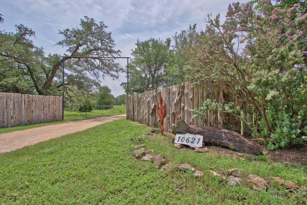 Photo 5 of 10621 FM 150 NONE W