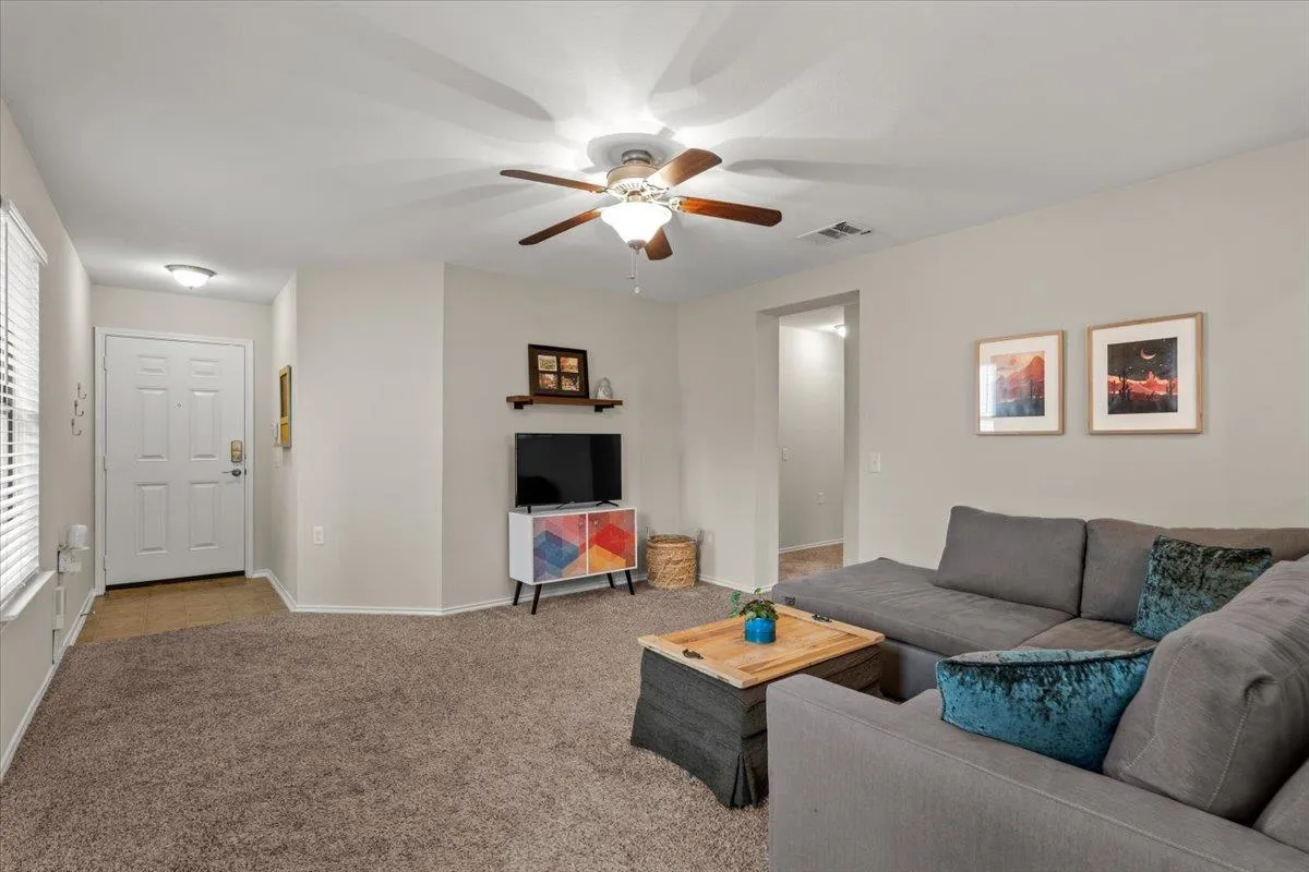 Photo 4 of 8913 WILEY WAY