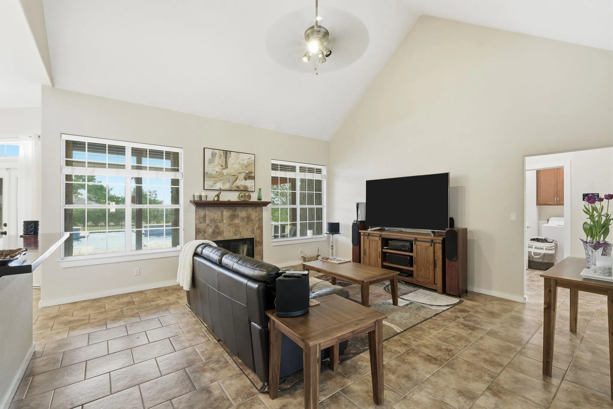 Photo 4 of 21007 HODDE LN