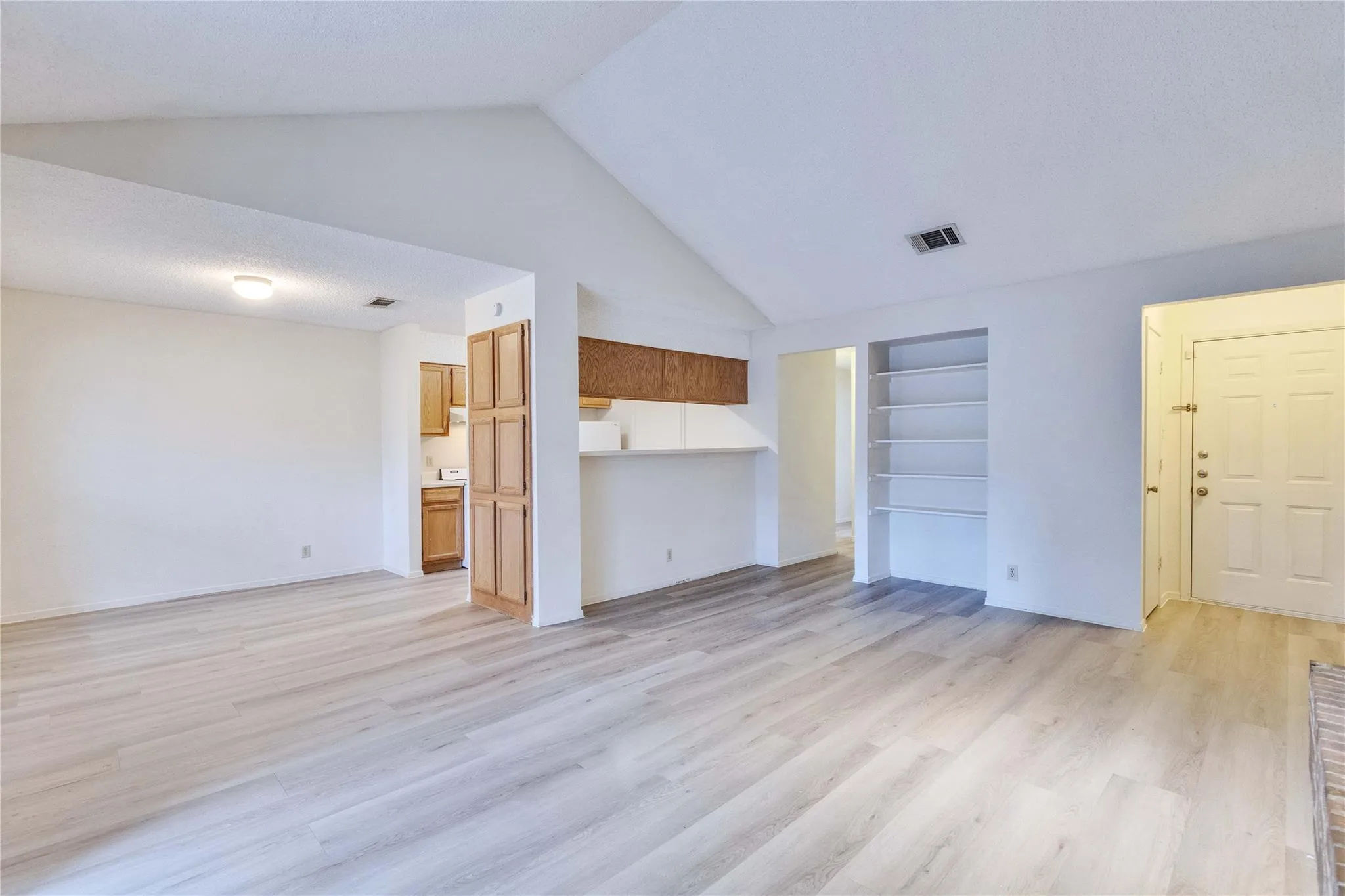 Photo 5 of 11900 ALPHEUS AVE