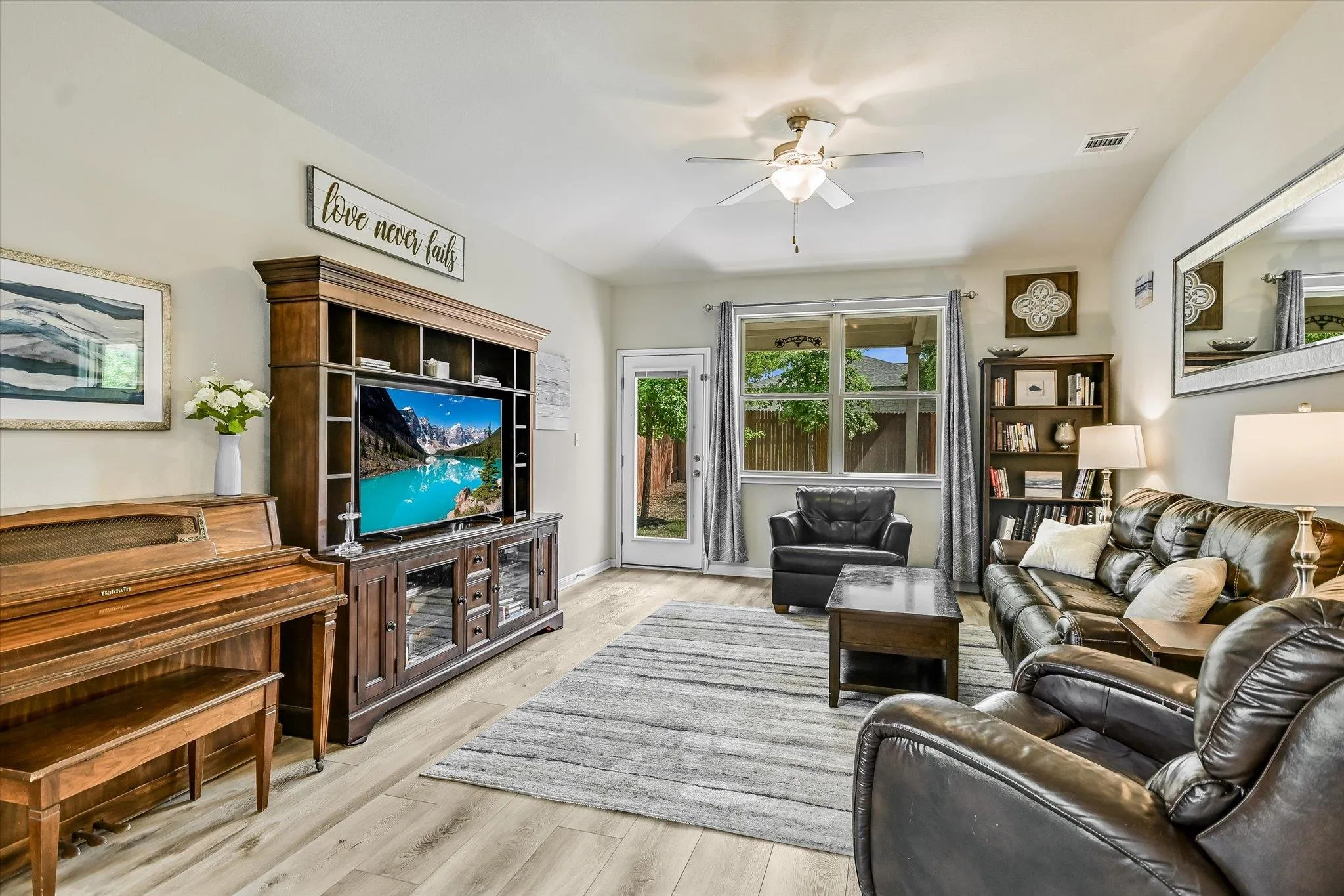 Photo 3 of 1504 WILLIAM BEE DR