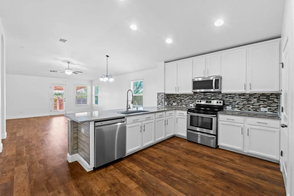 Photo 4 of 17120 BRIDGEFARMER BLVD