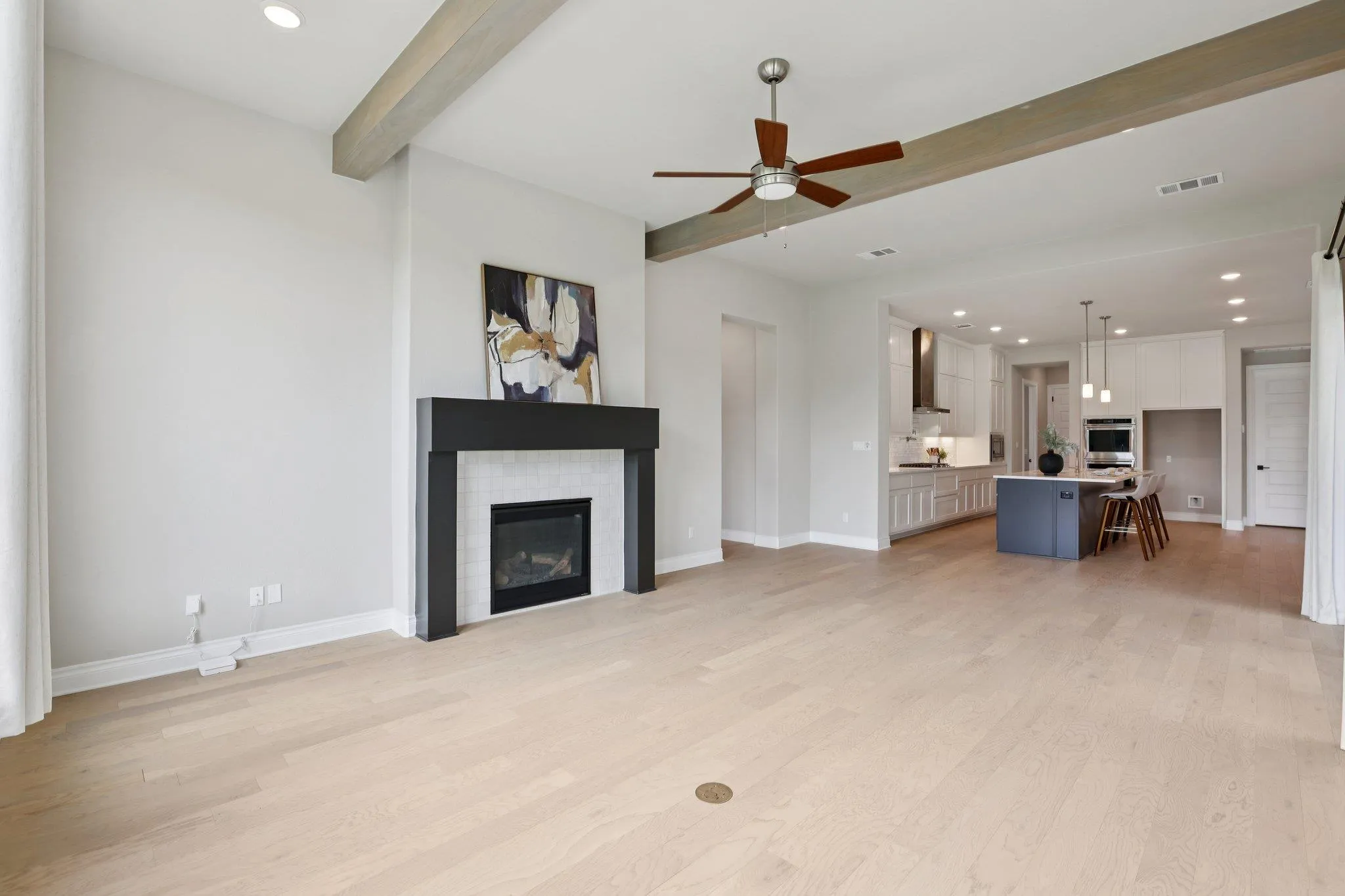 Photo 3 of 216 SPENCE LN