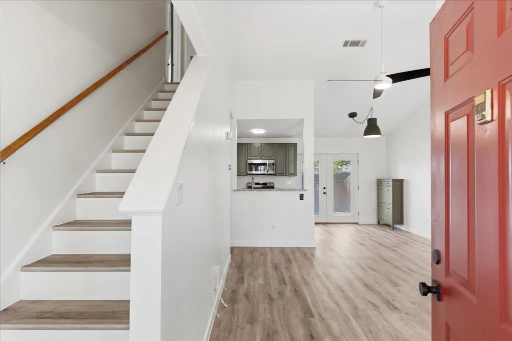 Photo 2 of 1015 E YAGER LN #18