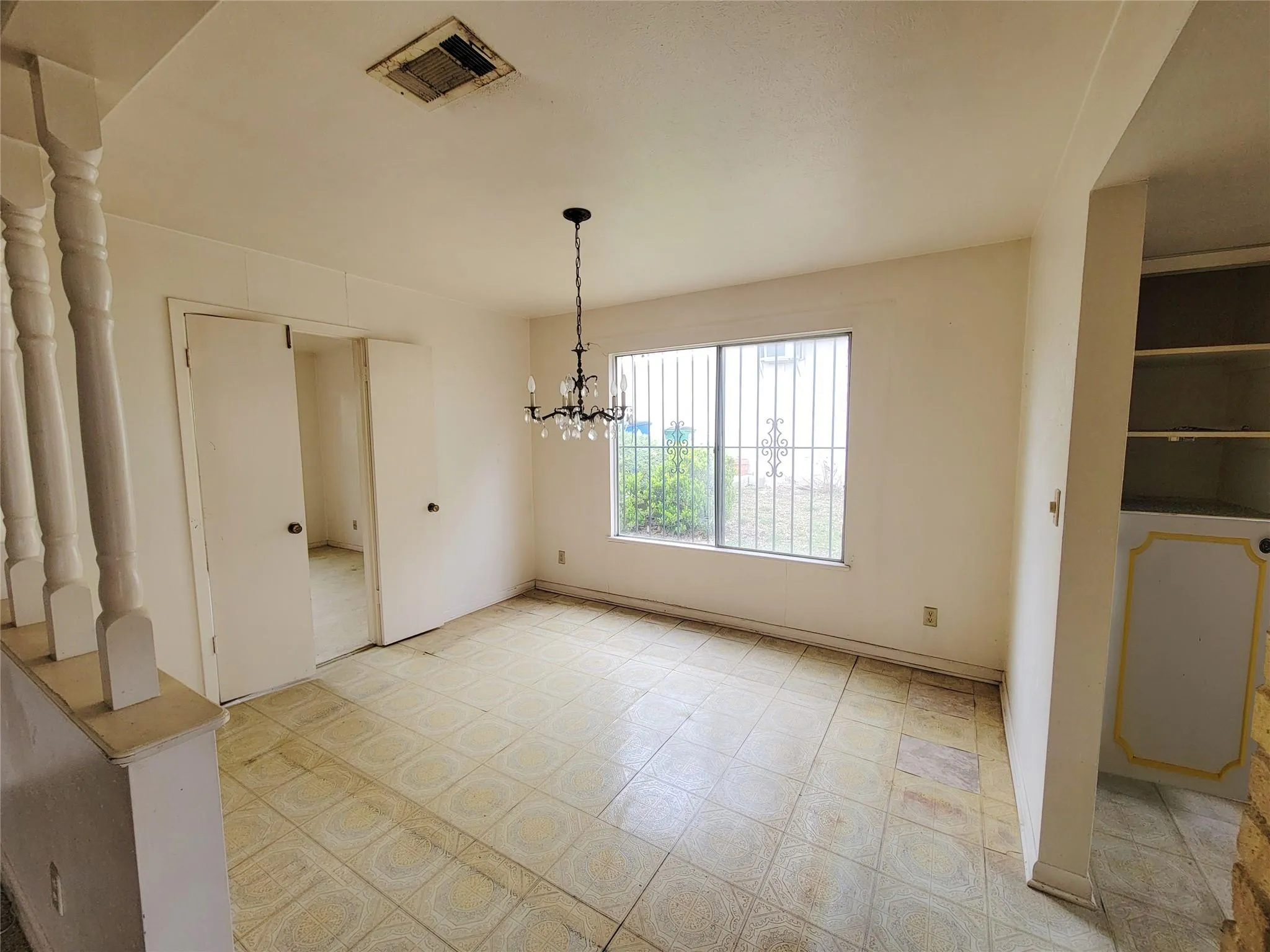 Photo 5 of 6605 HIGHPOINT DR