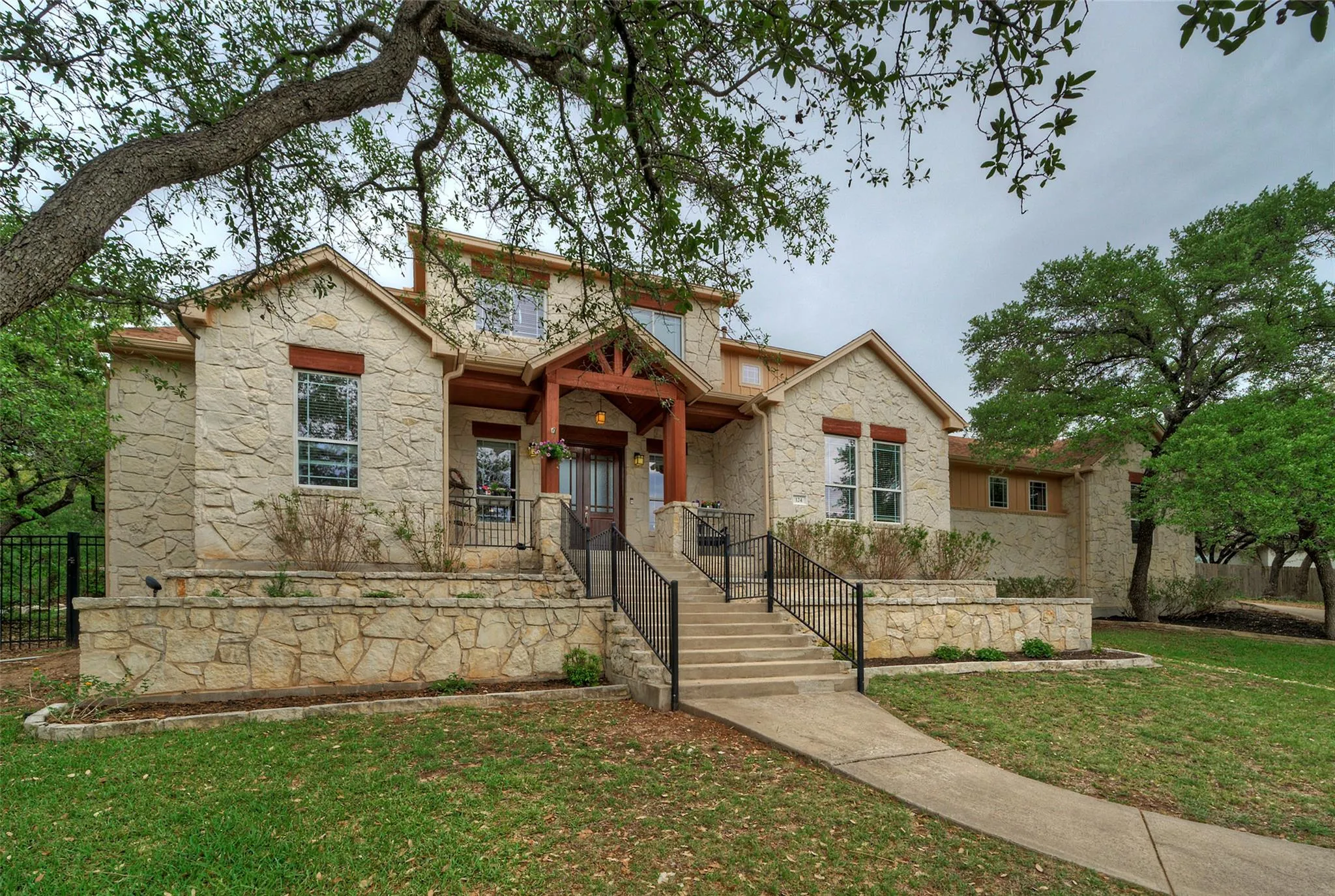 Photo 4 of 124 SUMMER OAK CT
