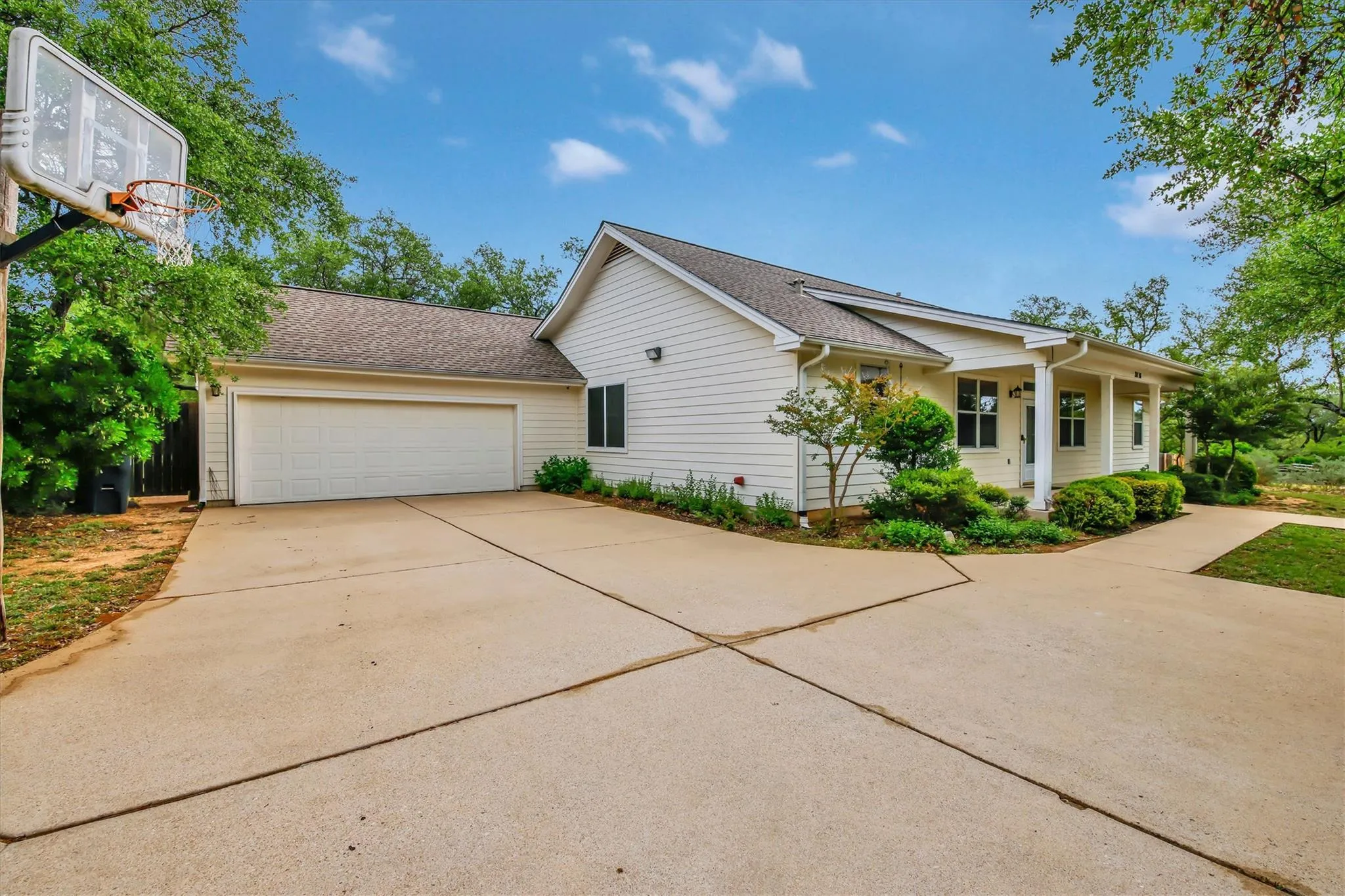 Photo 2 of 3016 TRADEWIND DR