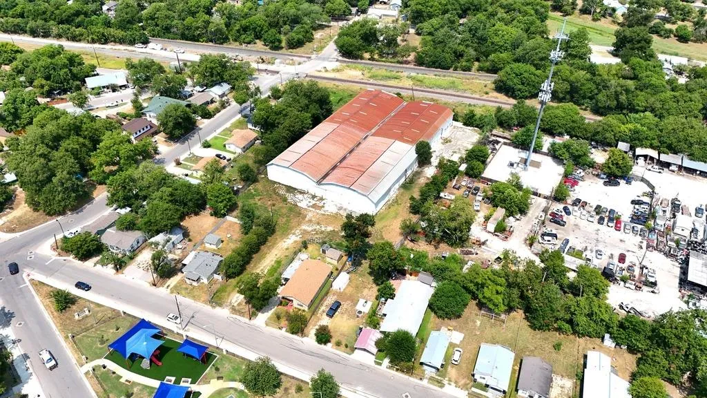 Photo 3 of 312 COMACHO ST