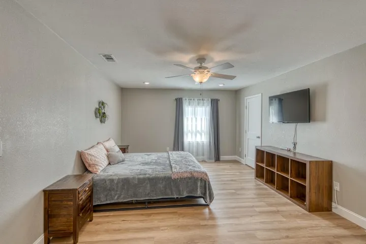 VERY LARGE secondary bedrooms upstairs