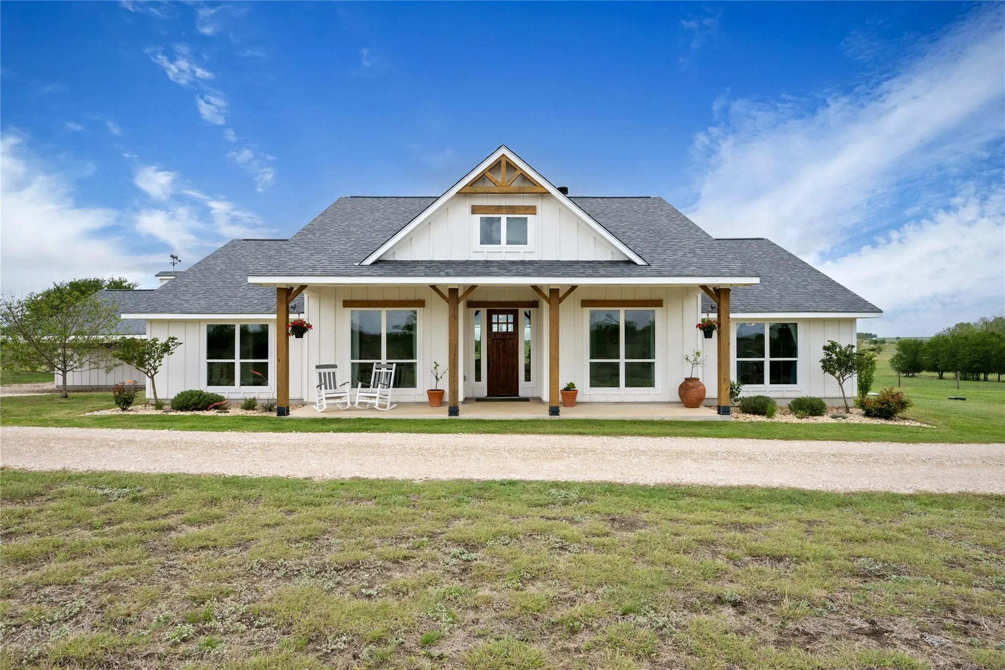 Photo of 1854 COUNTY ROAD 464, Elgin, TX, 78621