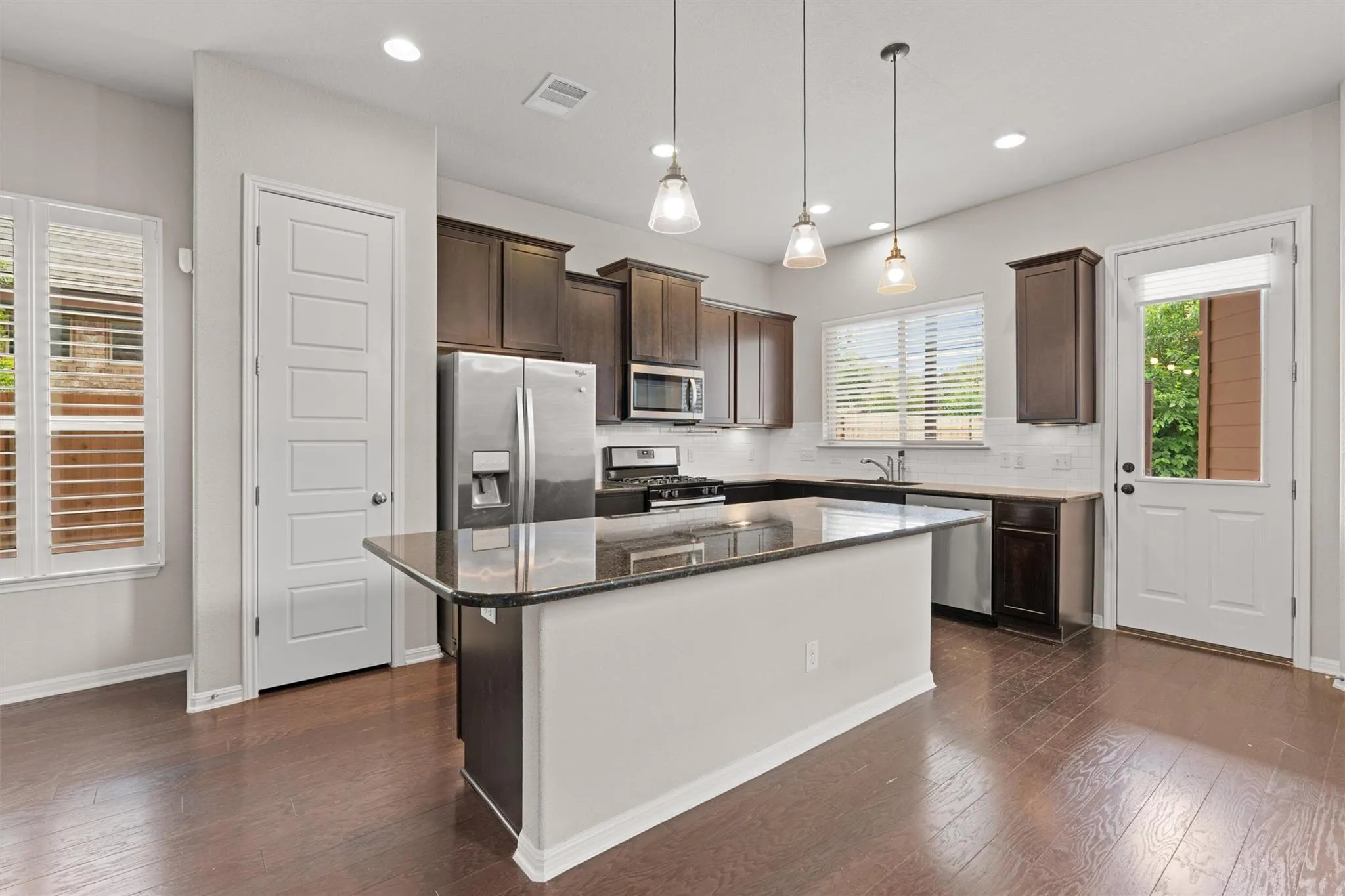 Photo 3 of 1008 CLEARWING CIR