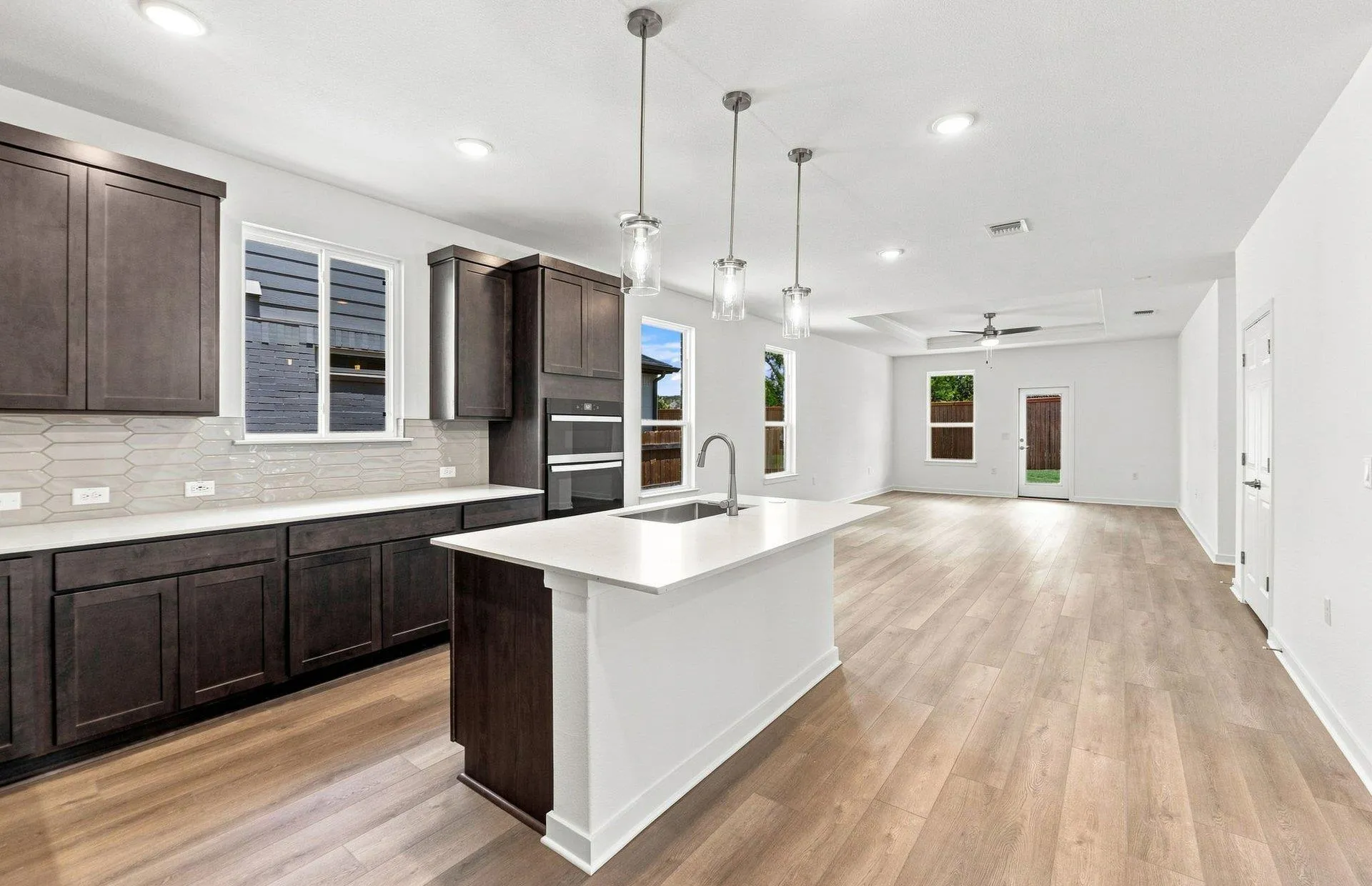 Photo 4 of 129 ADLAI AVE