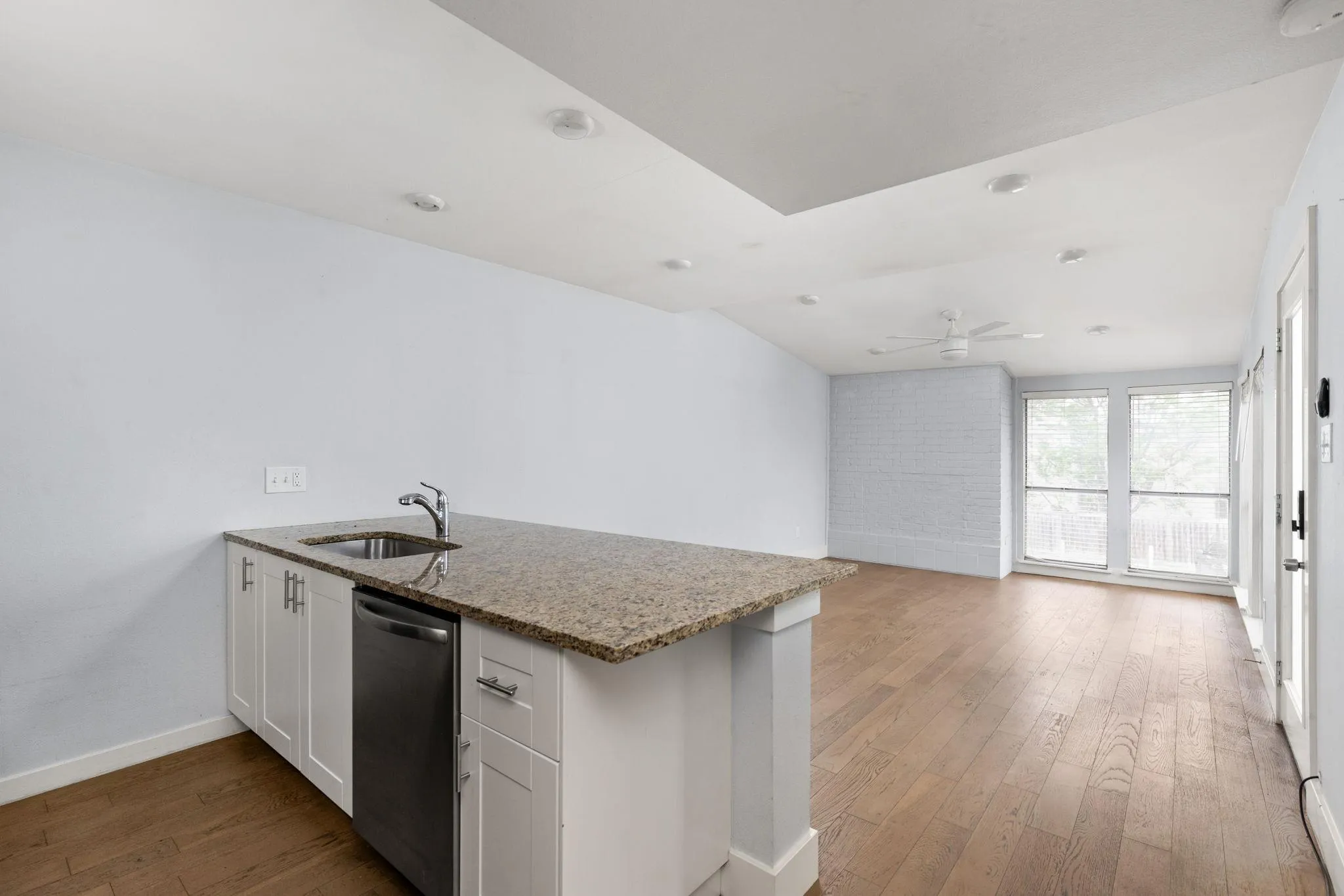 Photo 5 of 909 REINLI ST #232