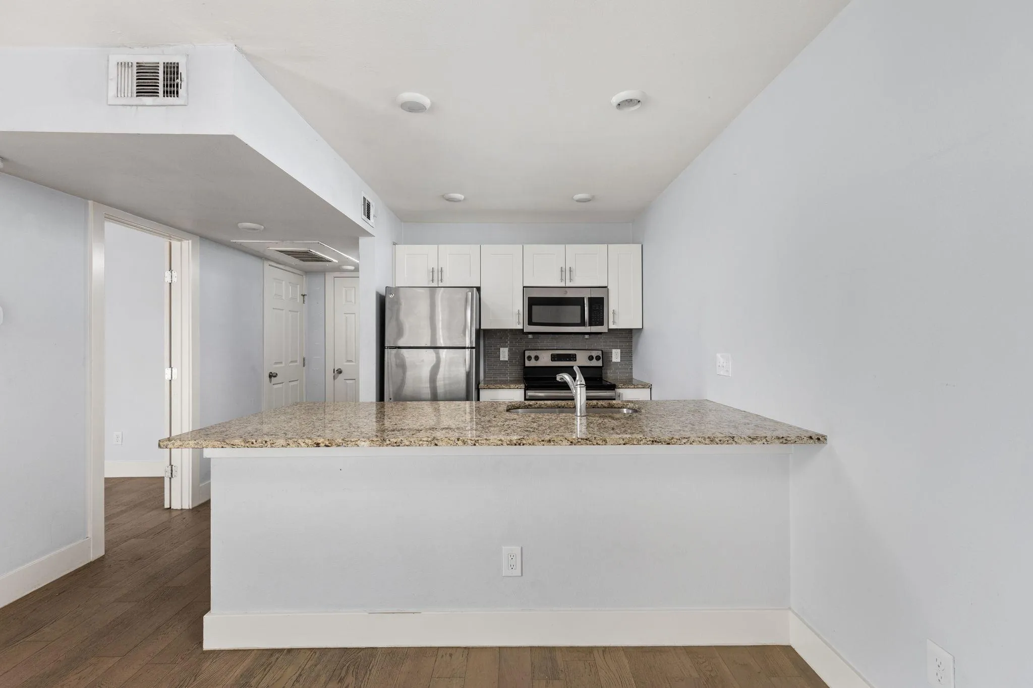 Photo 3 of 909 REINLI ST #232