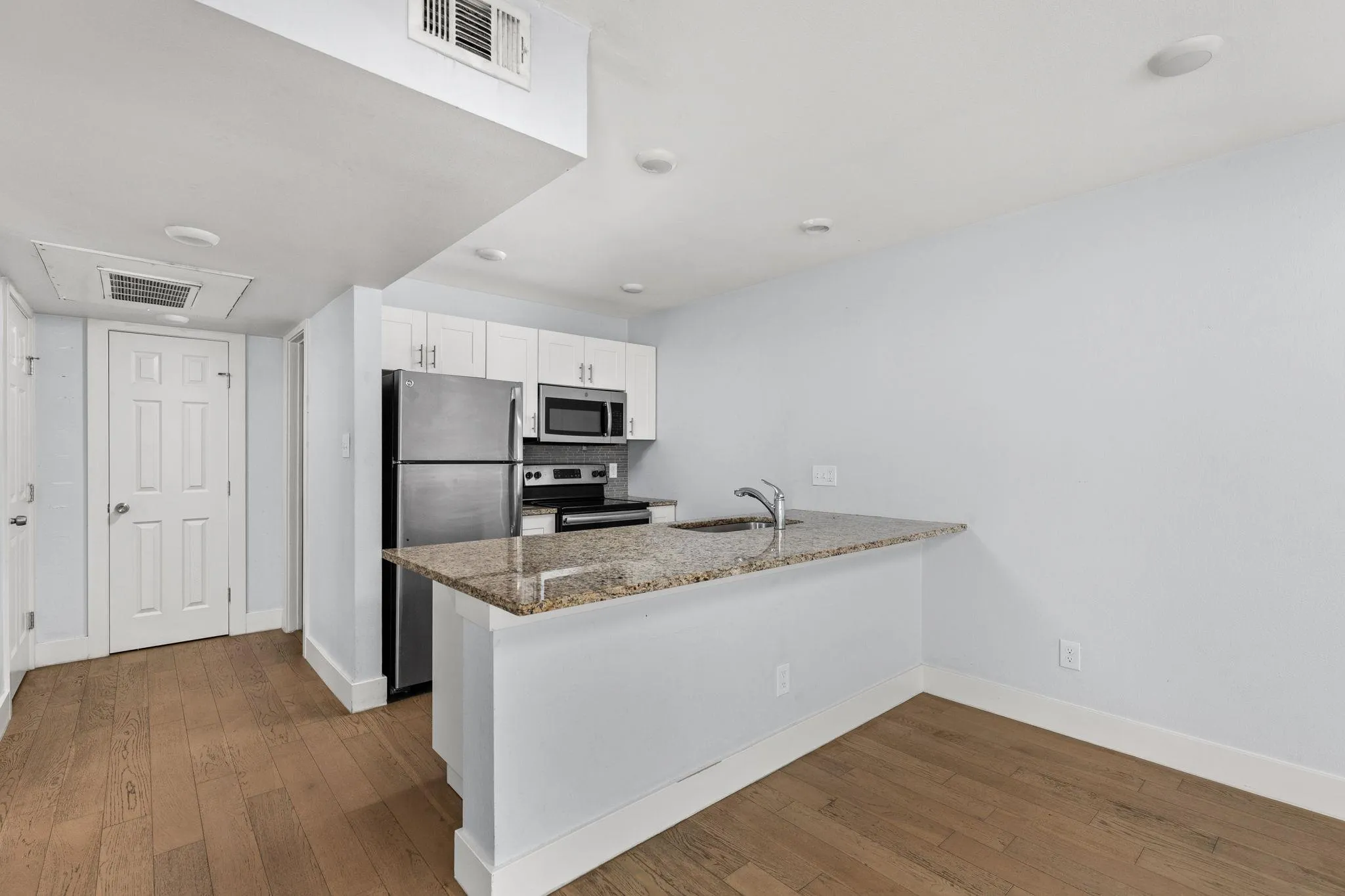 Photo 2 of 909 REINLI ST #232