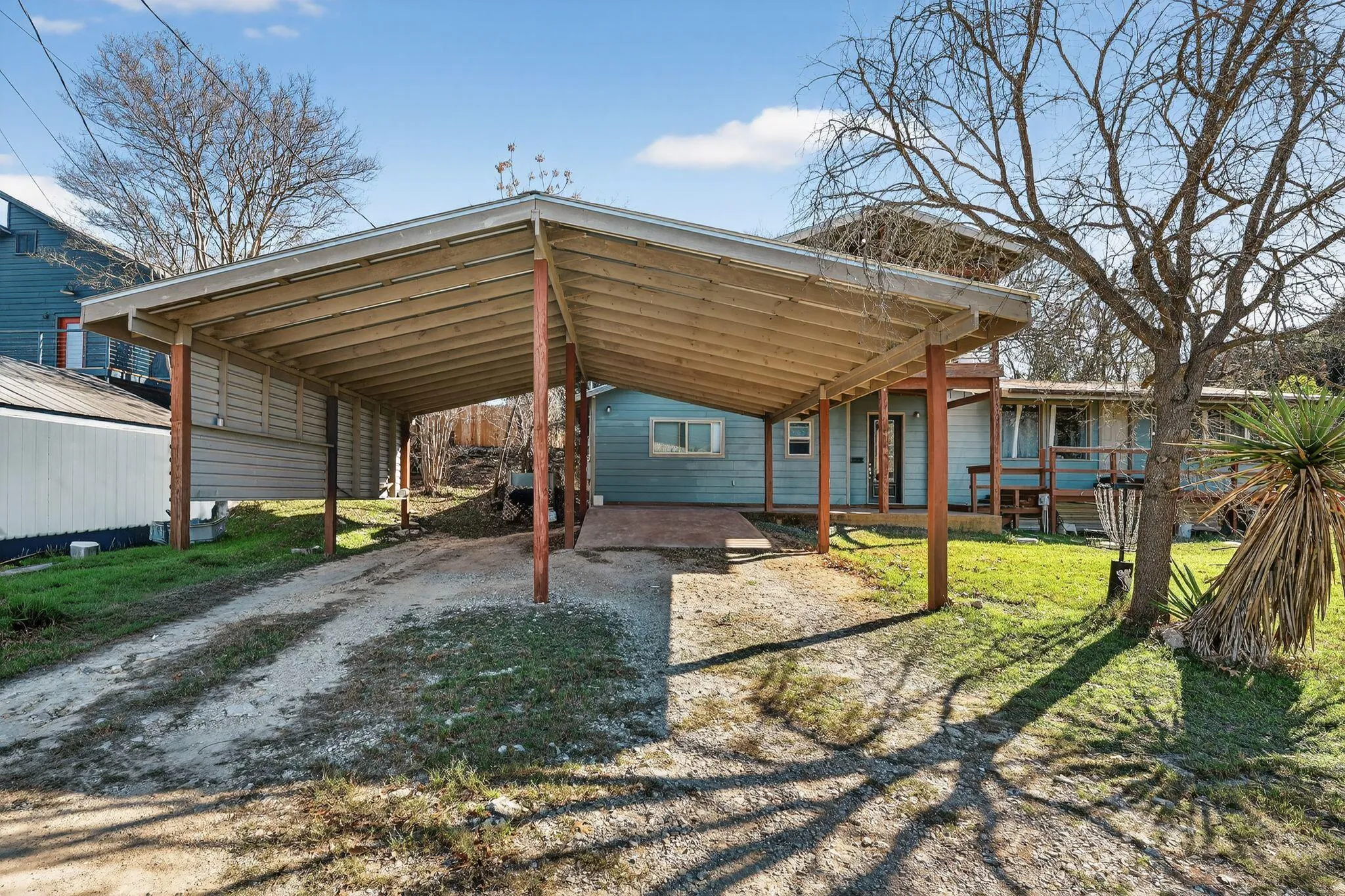 Photo 3 of 2401 DE SOTO DR