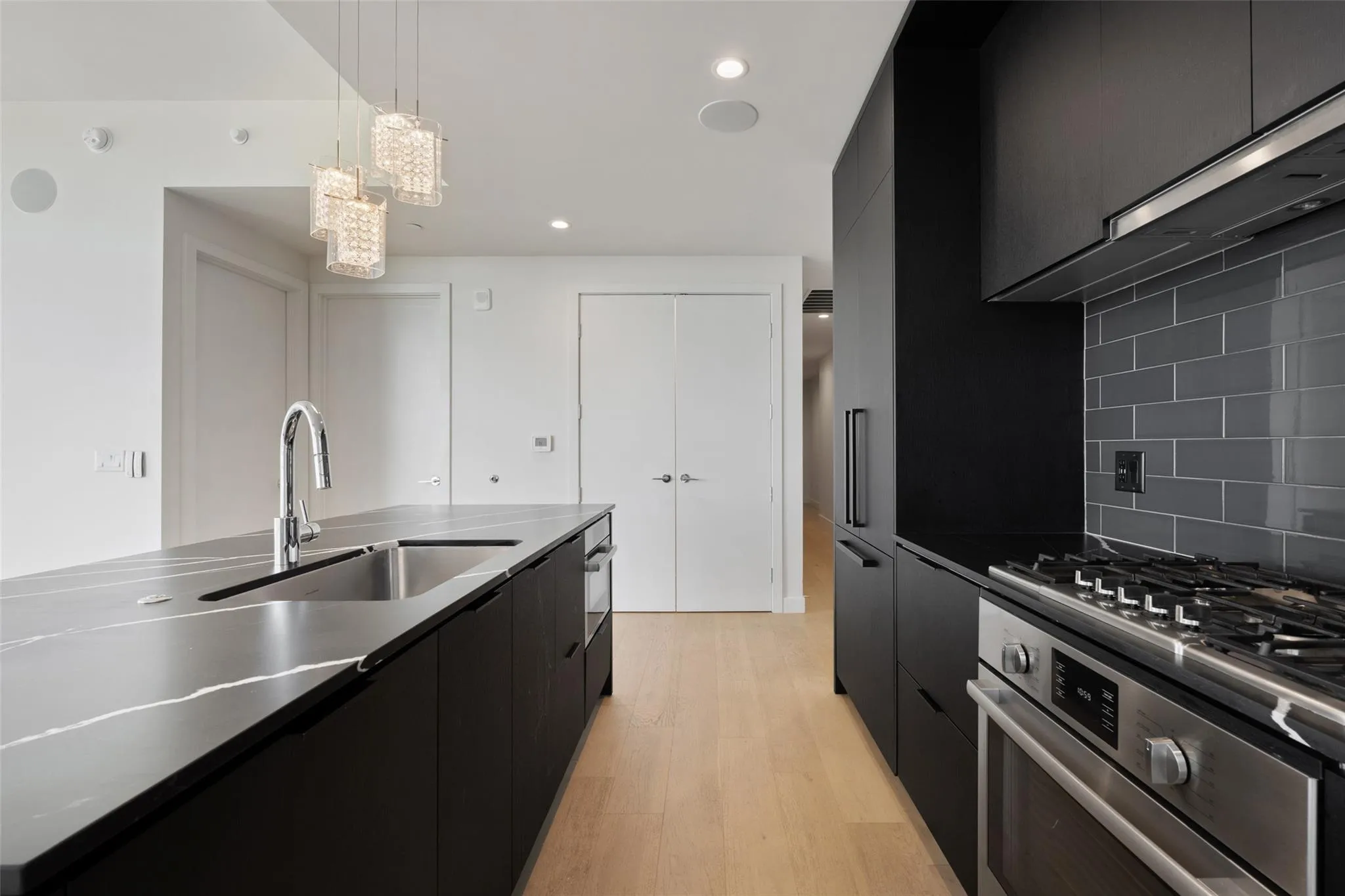 Photo 5 of 44 EAST AVE #2307