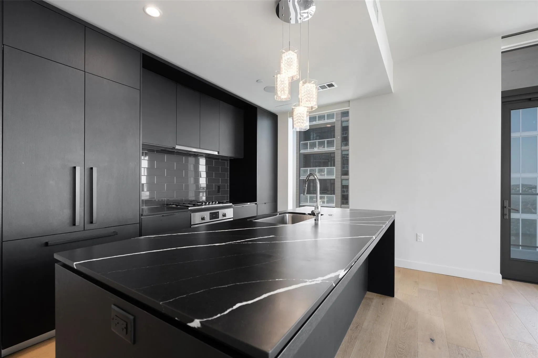 Photo 3 of 44 EAST AVE #2307