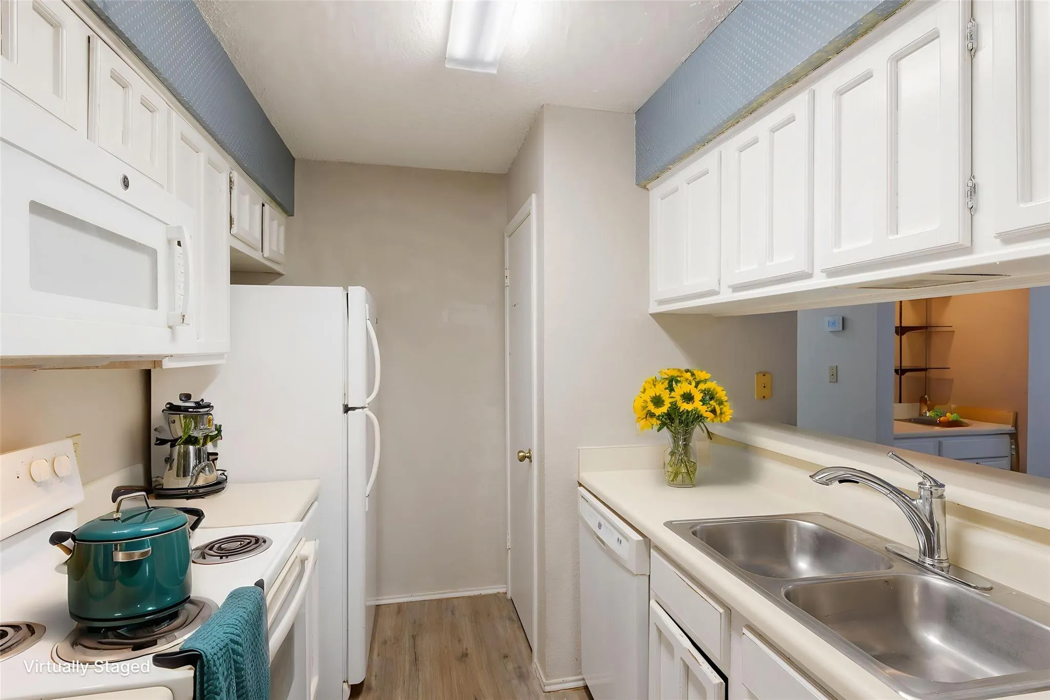 Photo 3 of 1202 THORPE LN #216