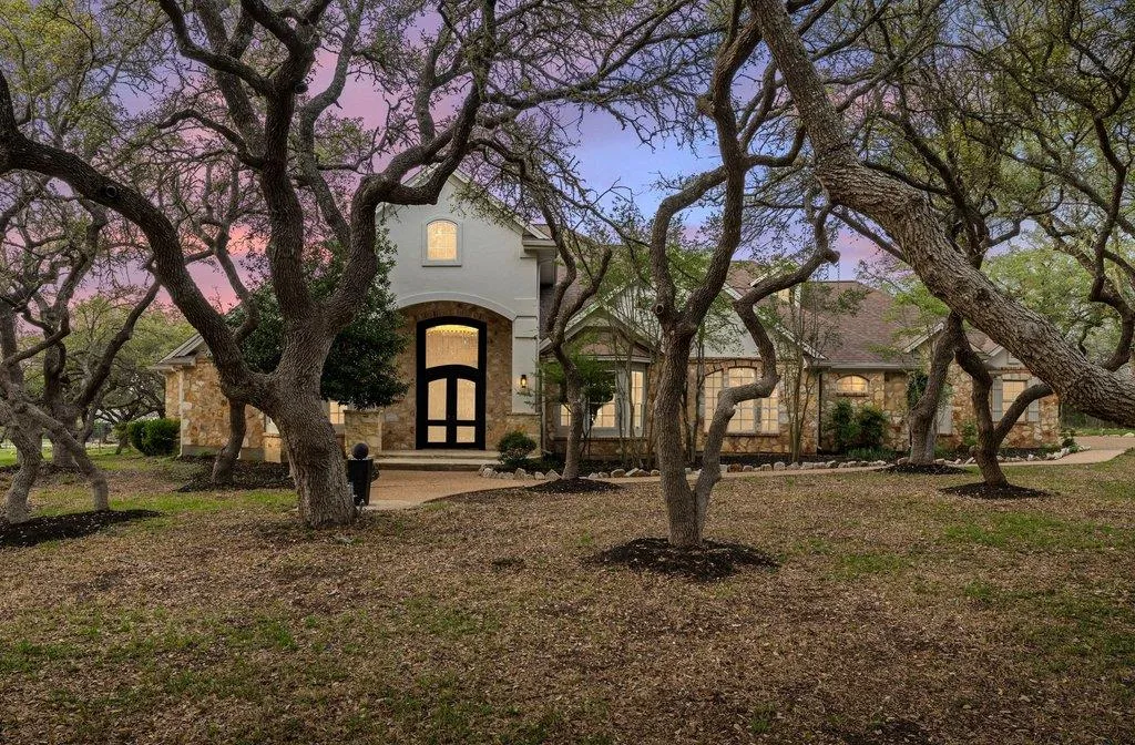 Photo 3 of 999 ENCHANTED OAKS DR