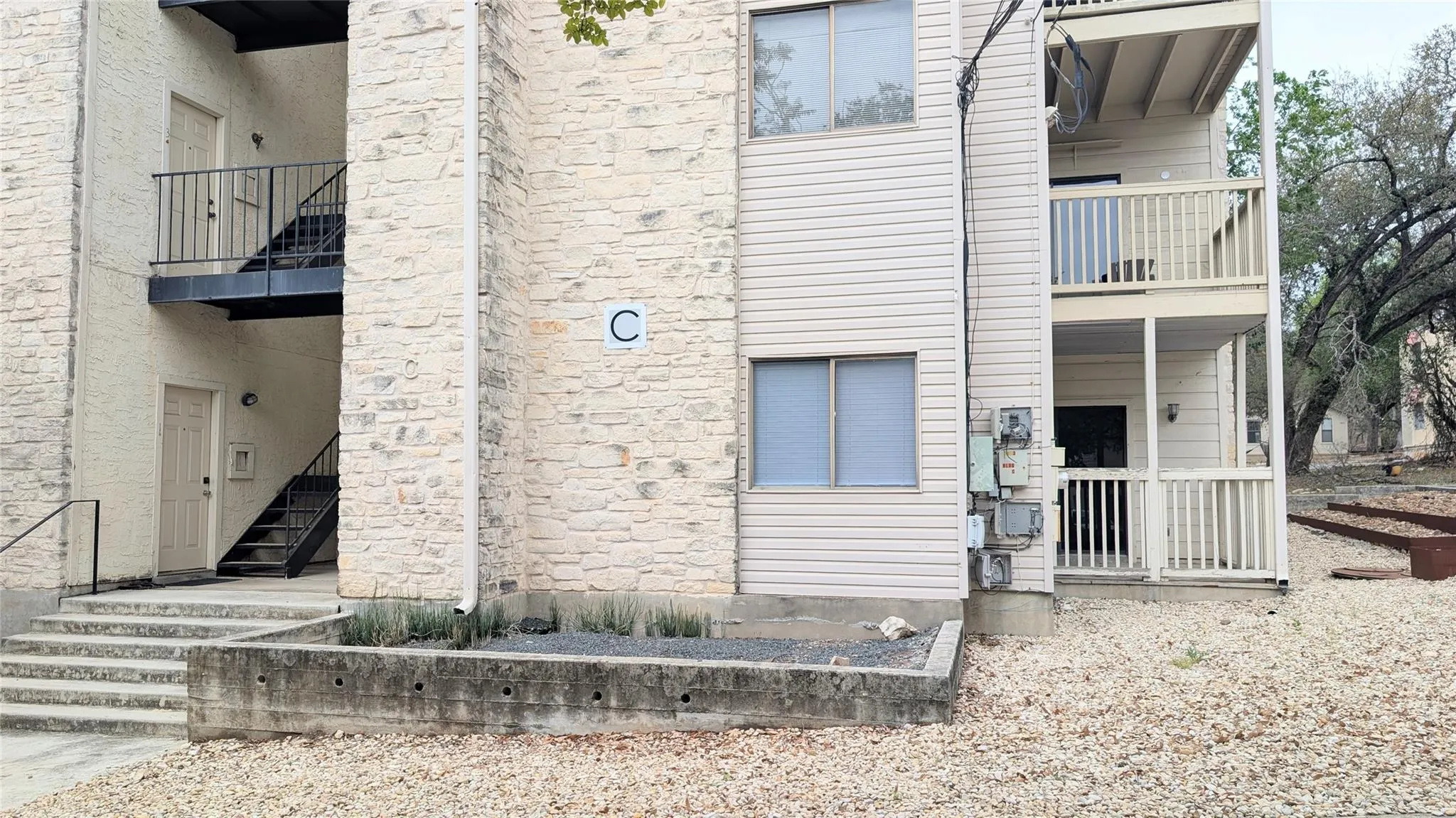 Photo 2 of 1013 CHESTNUT ST #C2