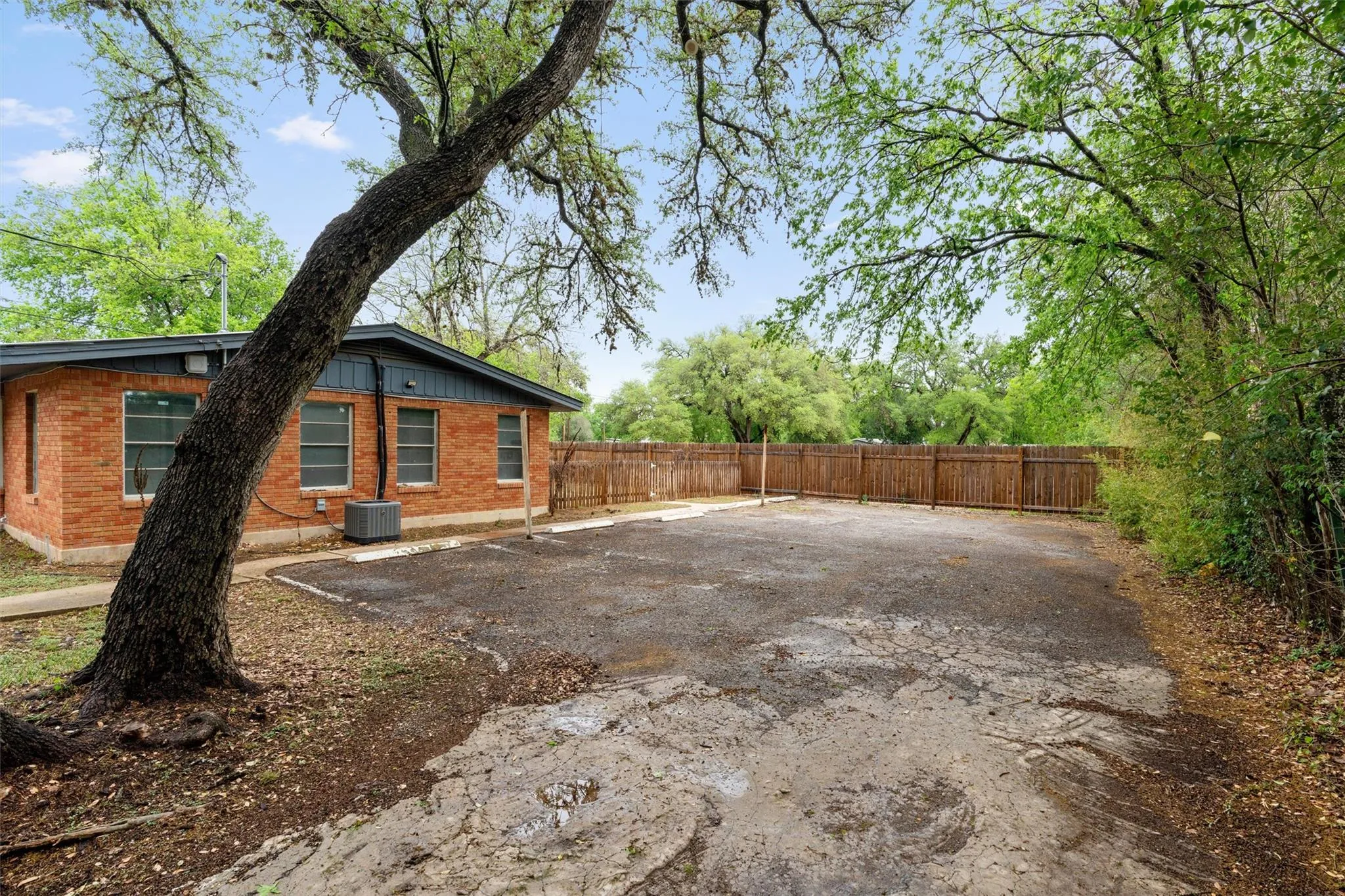 Photo 3 of 10205 OLD MENCHACA RD