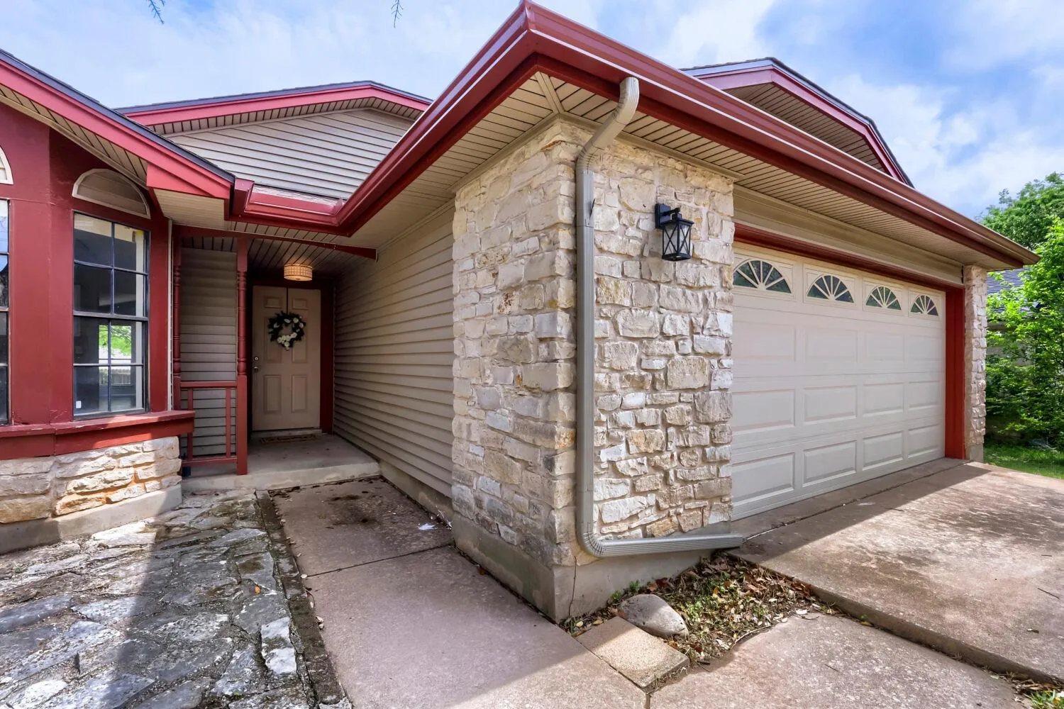 Photo 4 of 13113 BILLIEM DR