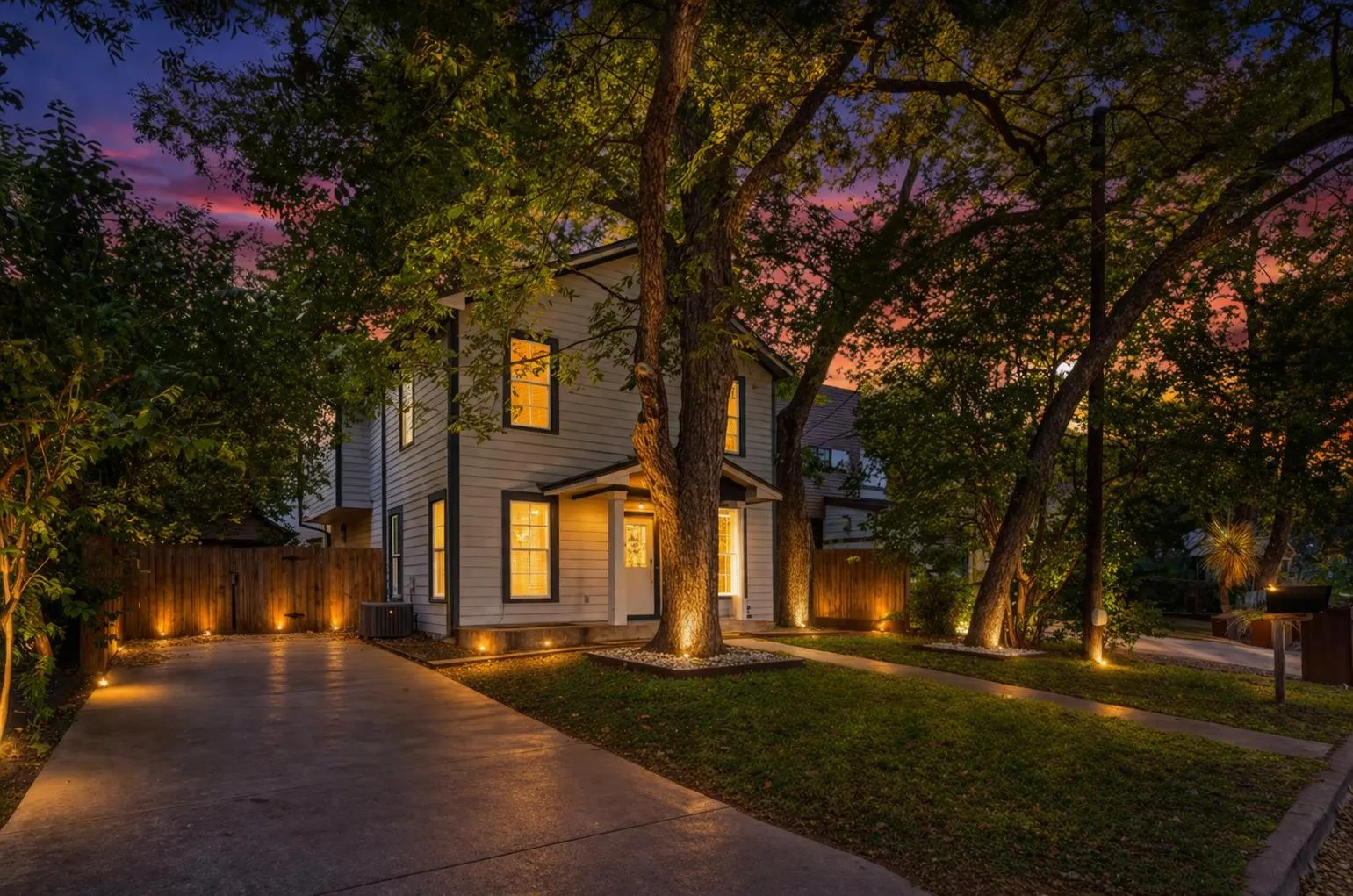 Photo of 611 W JOHANNA ST, Austin, 78704